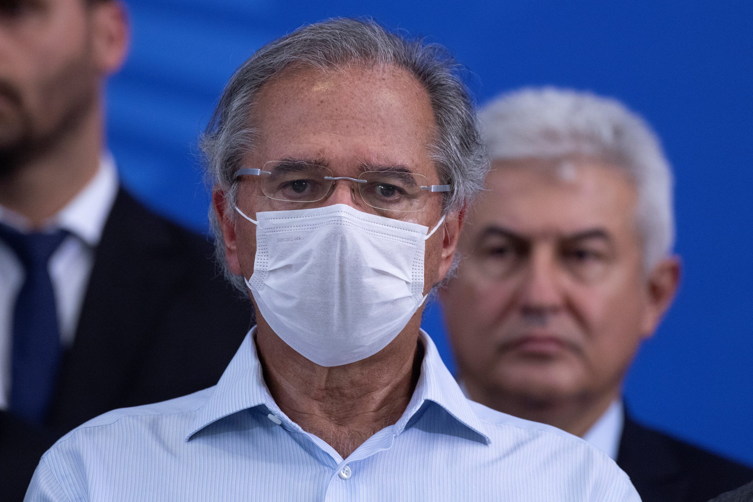 Brasil: Ao lado de Bolsonaro, ministro critica uso de “cadáveres para fazer palanque”