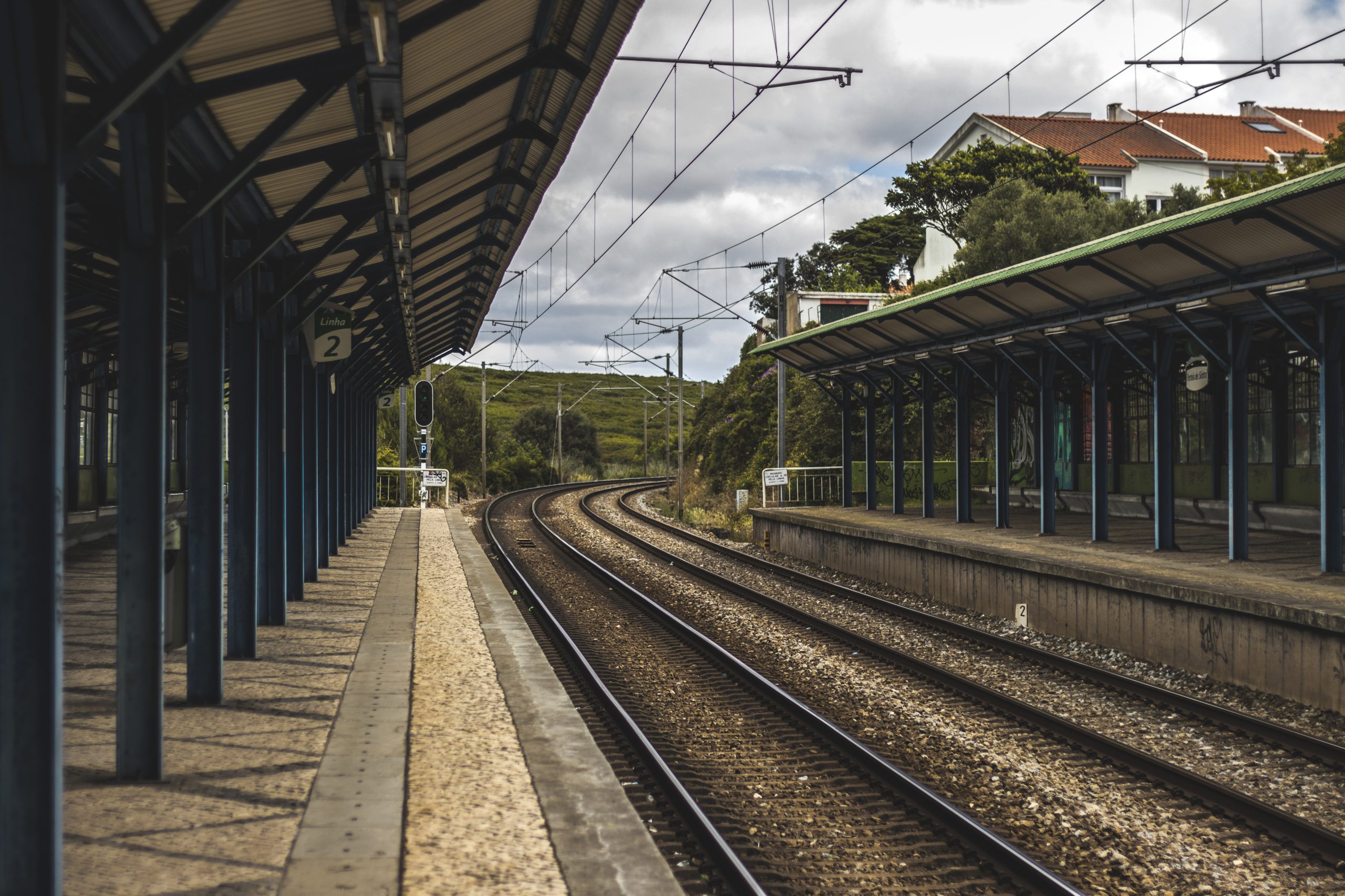 Oferta de comboios nas linhas de Sintra, Azambuja e Cascais sem redução entre sábado e terça-feira