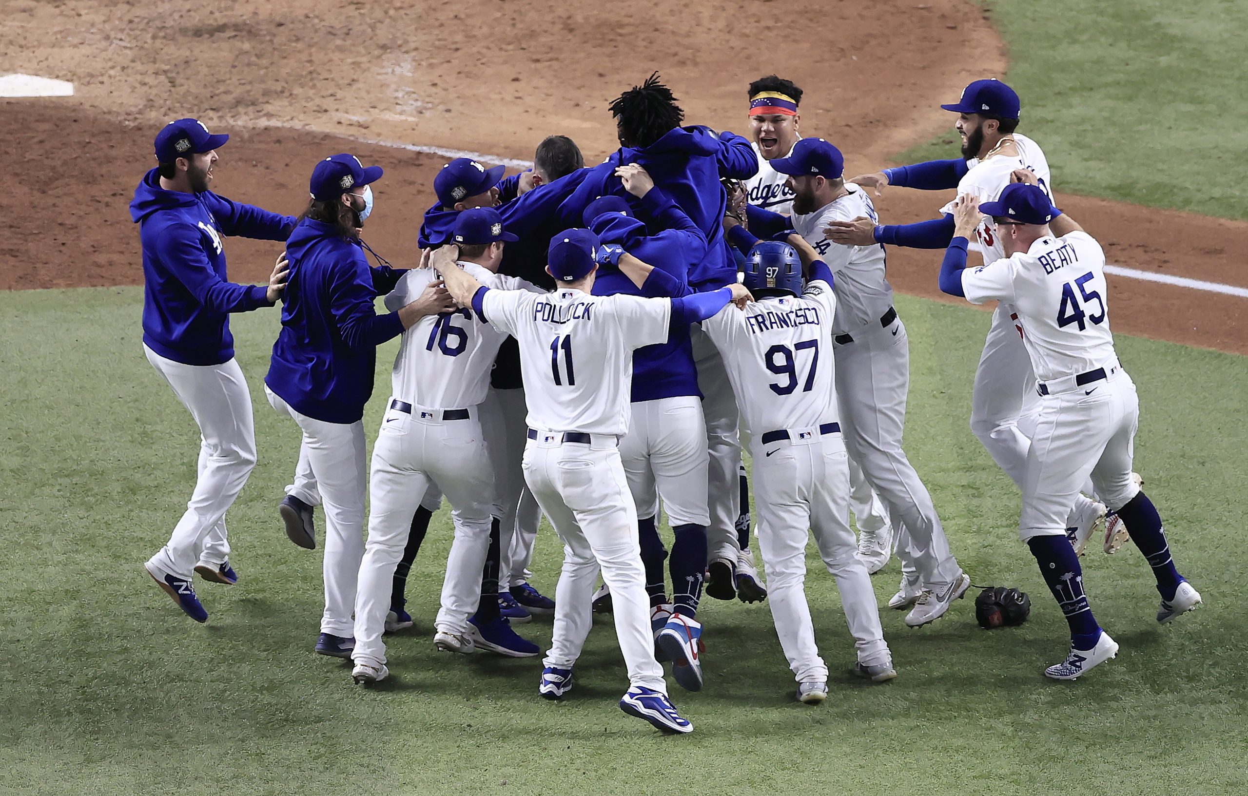 Los Angeles Dodgers conquistam título norte-americano de basebol 32 anos depois