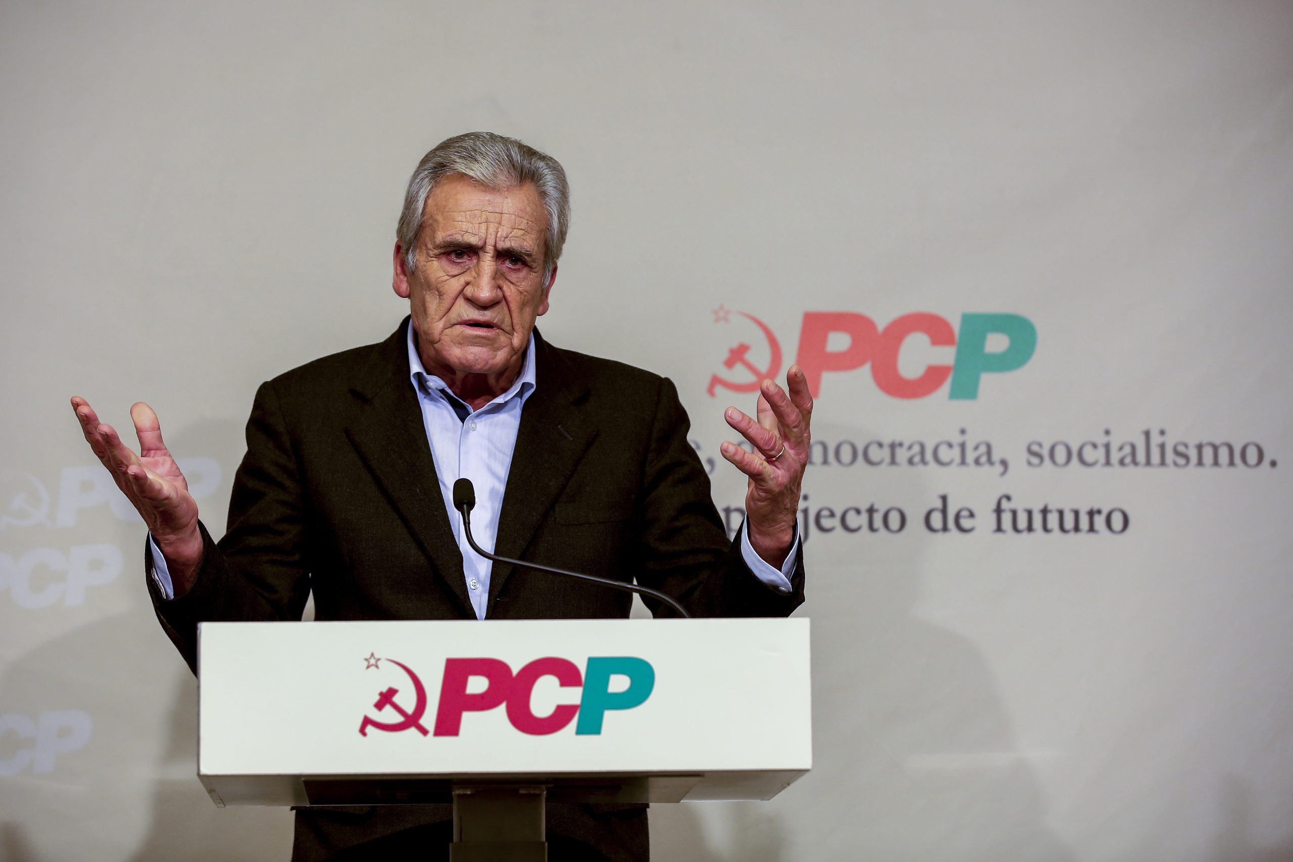 Jerónimo diz que é preciso “testar, rastrear e vacinar” para pôr termo a “confinamento agressivo”