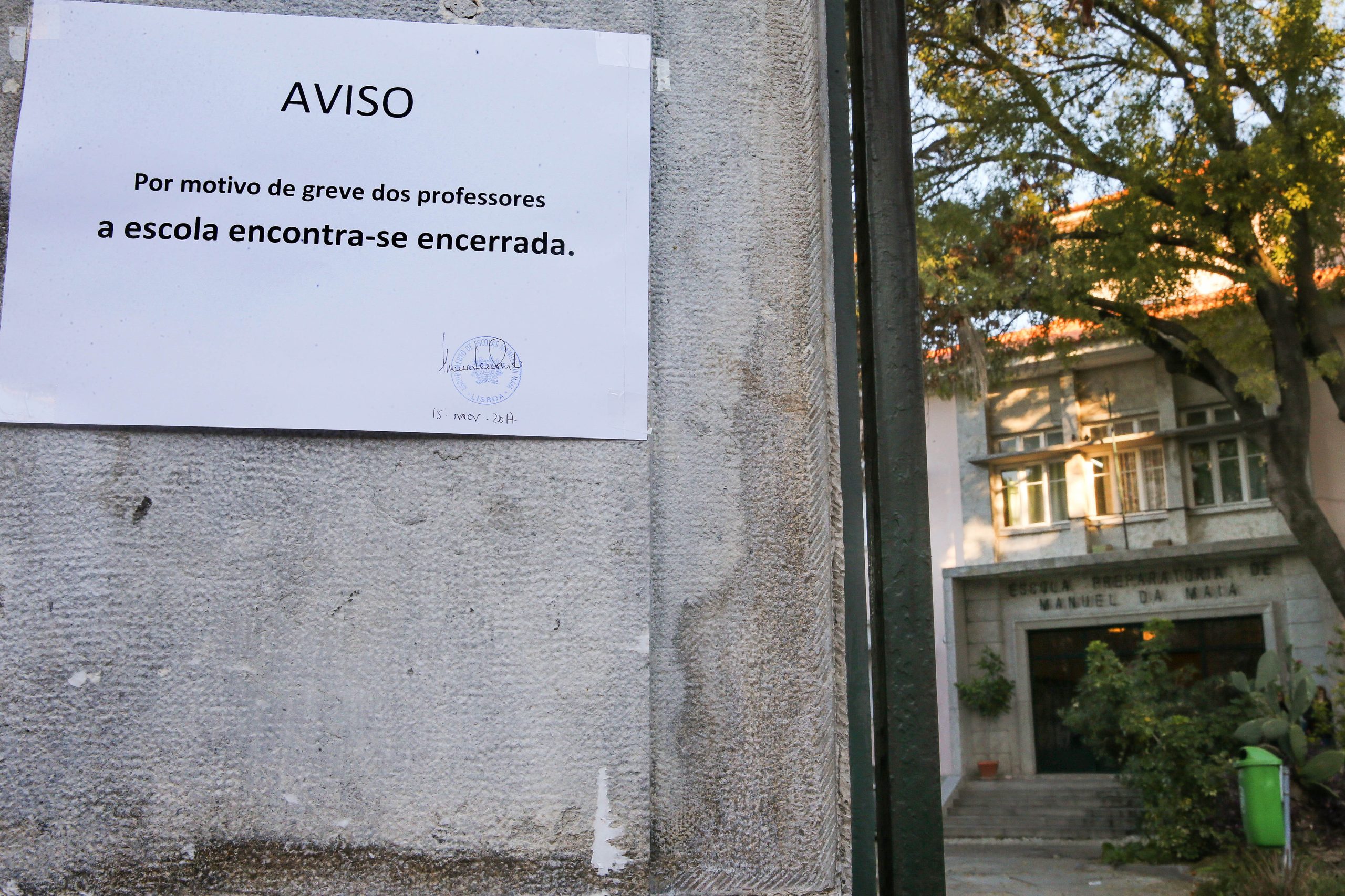 Greve/professores: Pais juntos às escolas sem saber se filhos têm aulas