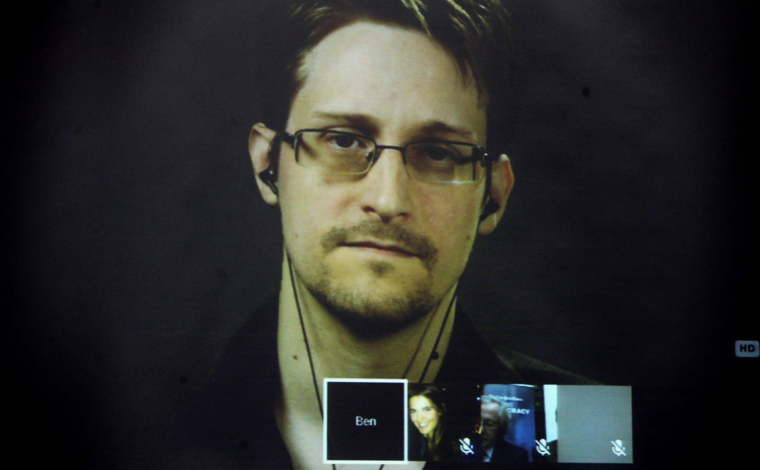 Advogado pede a Trump que pare com o processo contra Snowden