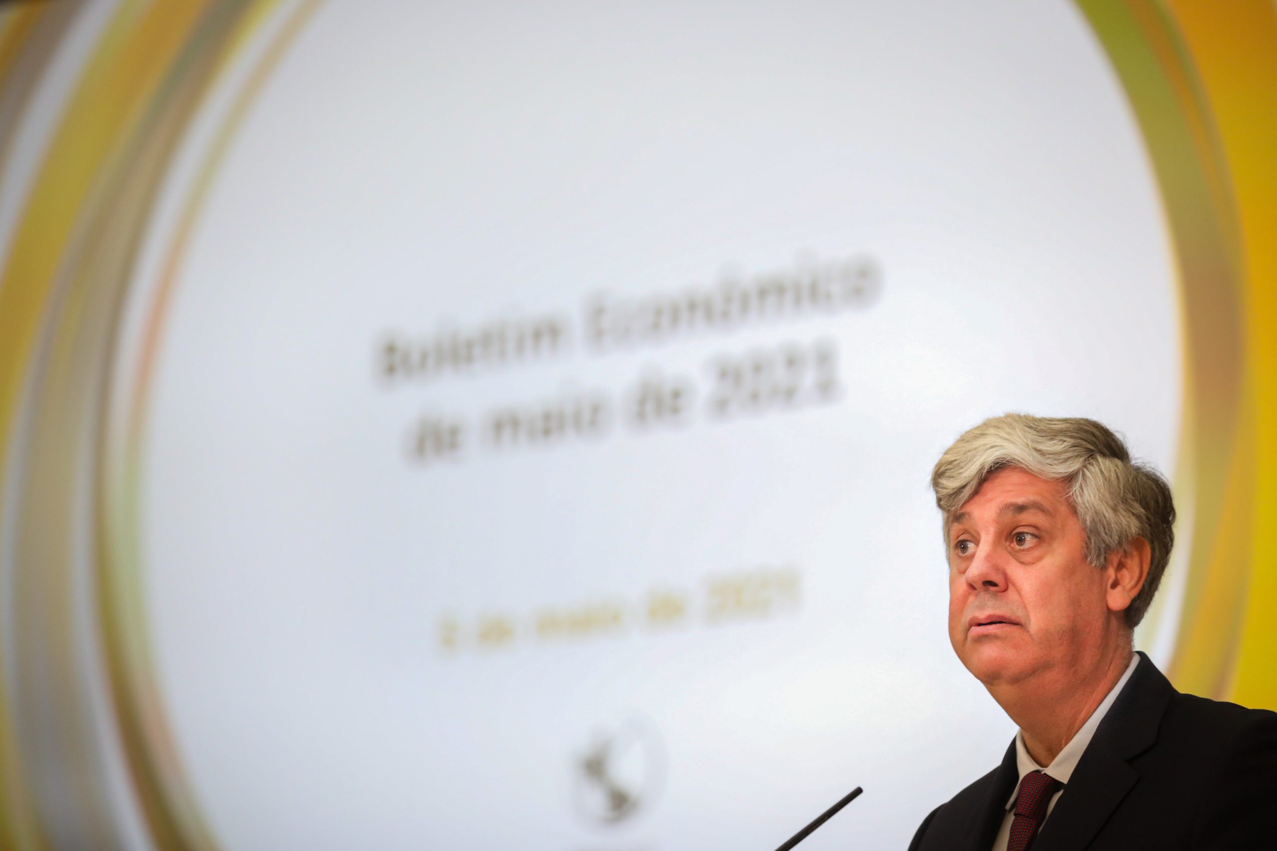 Novo Banco: Prémios à gestão vão ser deduzidos à chamada de capital. Ministério das Finanças considera inadequados