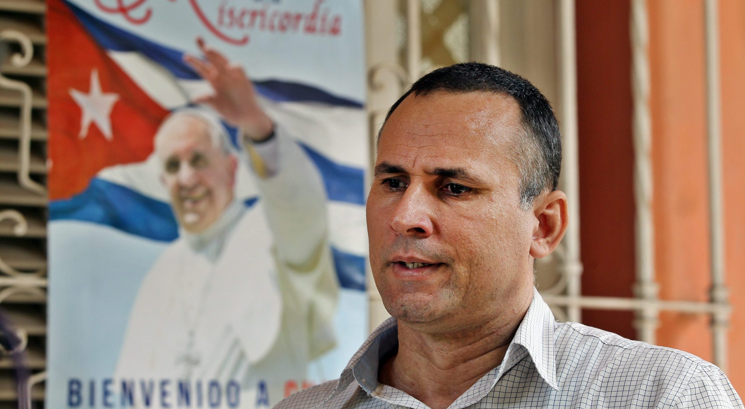 Dissidente cubano libertado após duas semanas na prisão