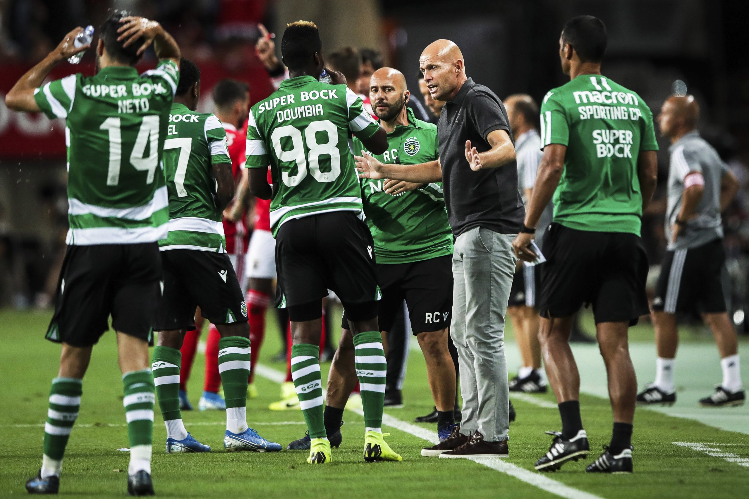 Keizer garante Sporting preparado para a I Liga depois de desaire com rival na Supertaça