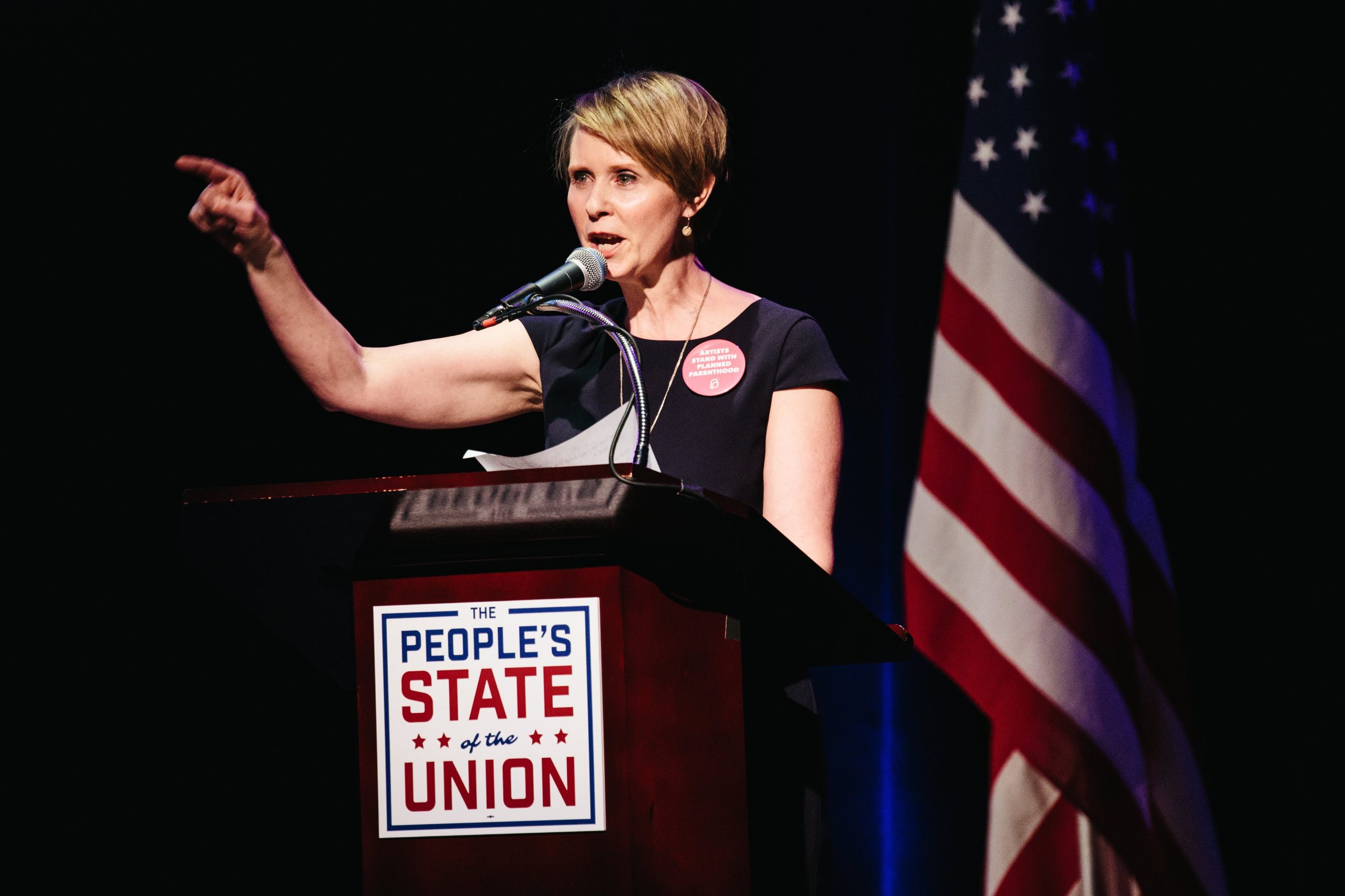 Há uma ex-protagonista da série “O Sexo e a Cidade” na corrida para governadora de Nova Iorque. O que faz correr Cynthia Nixon?