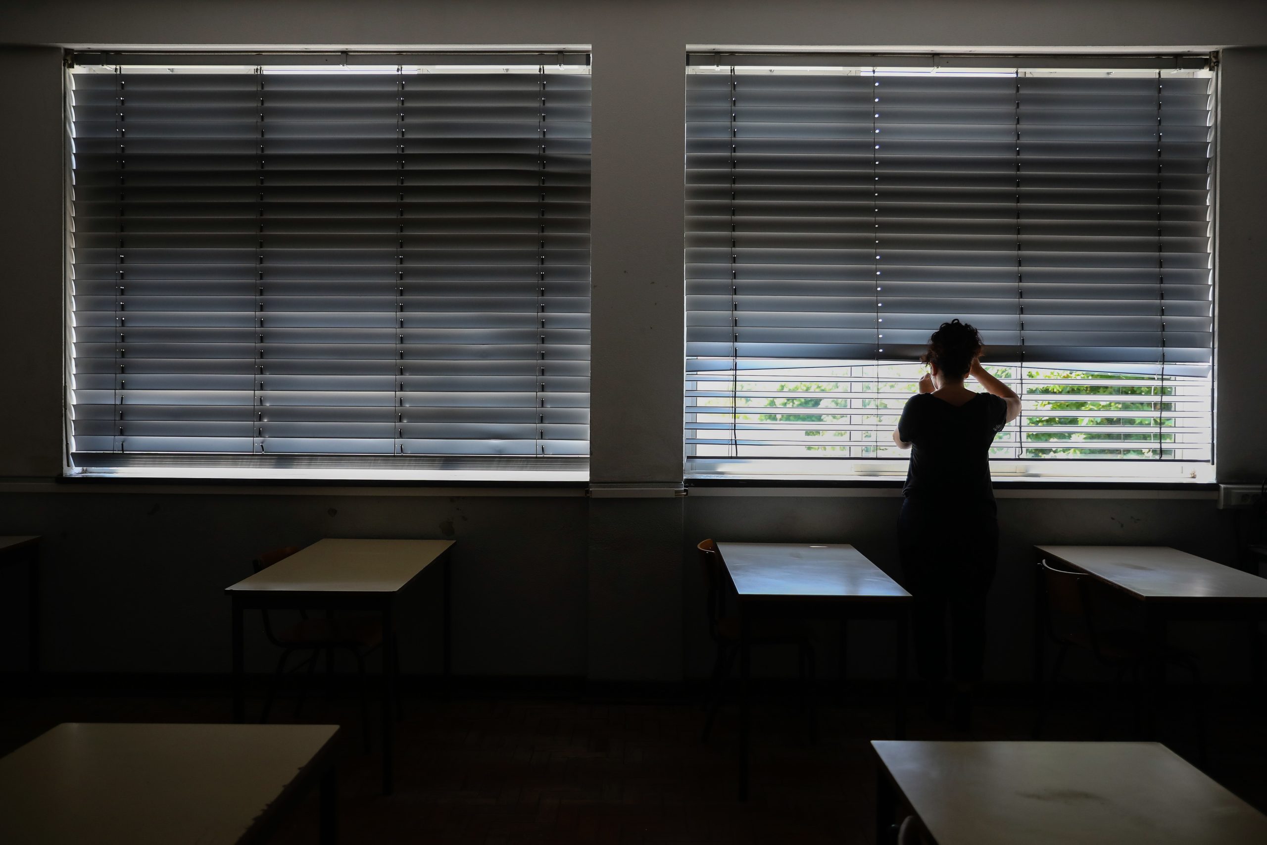 Covid-19: Escolas preparadas responder a decisão do Governo apontam constrangimentos
