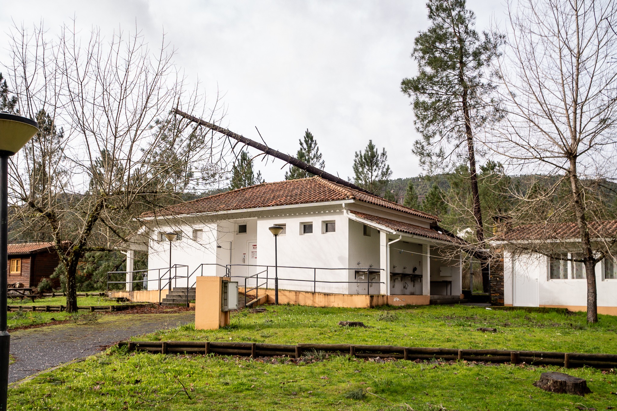 Câmara da Pampilhosa da Serra apoia população com cedência gratuita de tijolos e telhas