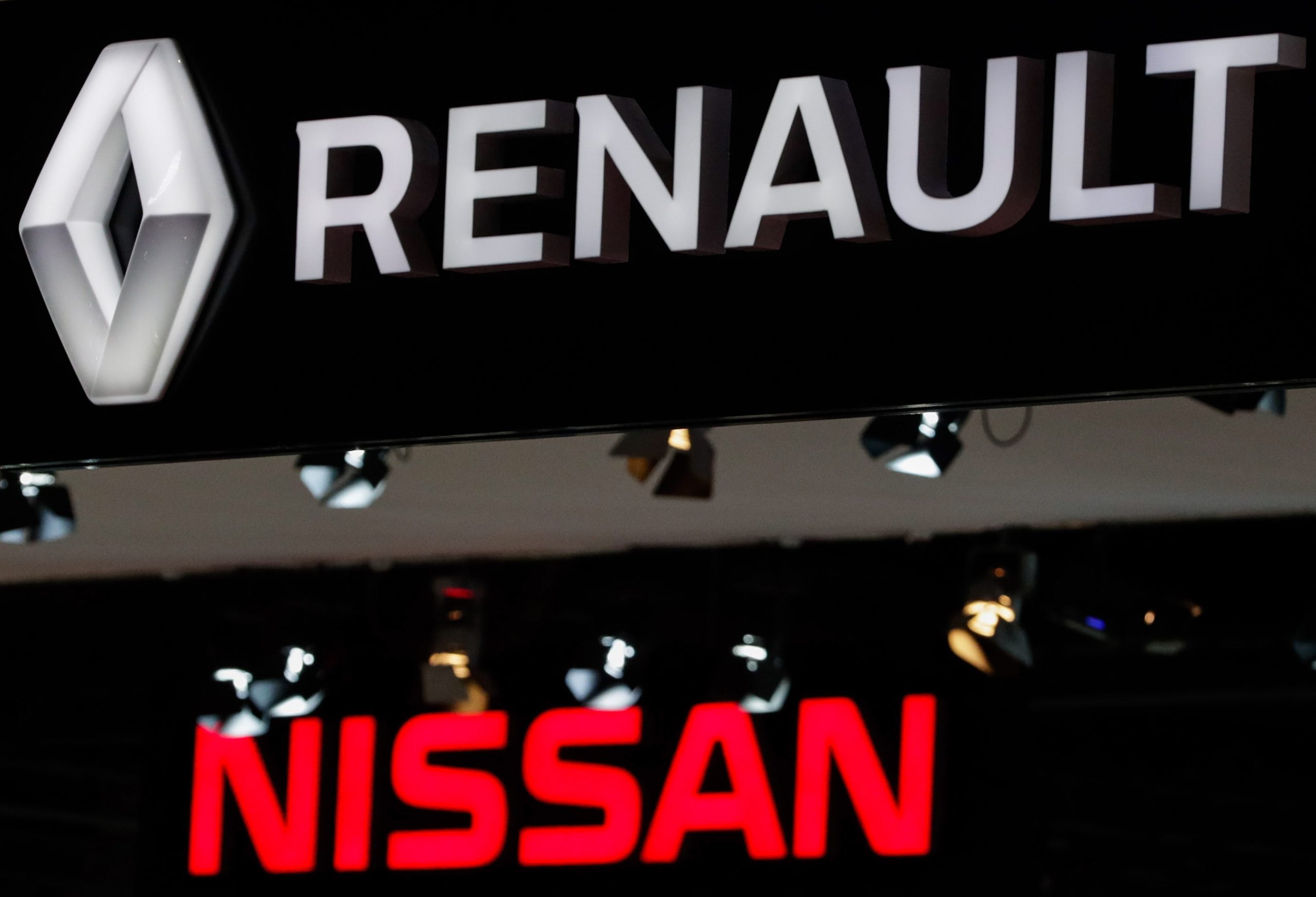 Renault reduz participação na Nissan para colocar as duas fabricantes de automóveis em pé de igualdade