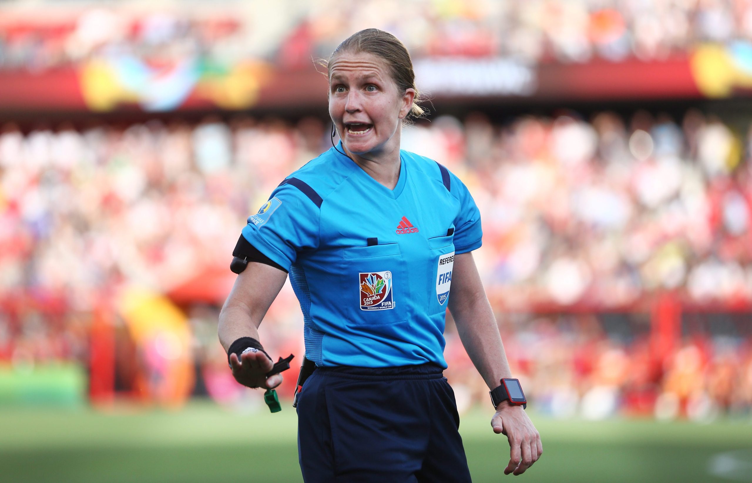 Ester Staubli vai ser a primeira mulher a arbitrar num Mundial de futebol masculino