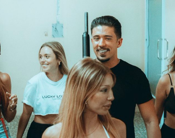 Casino ilegal publicitado pelo youtuber Numeiro retirado da internet