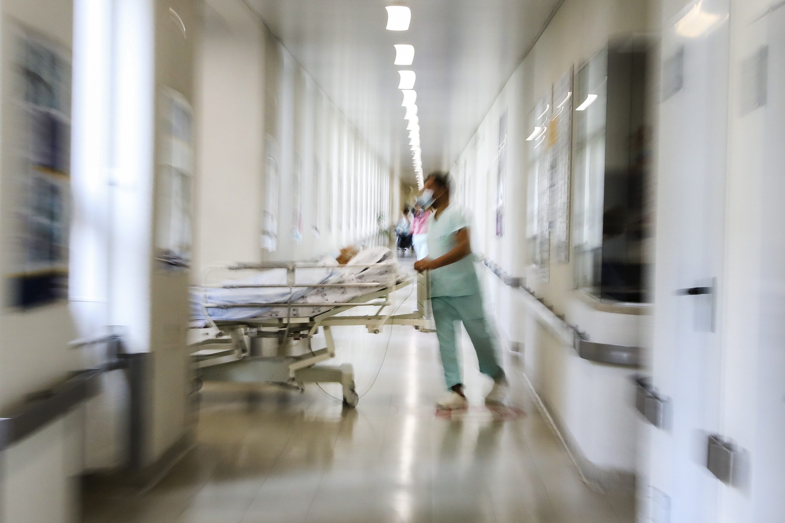DGS diz que uso de máscara deve ser decidido por cada hospital