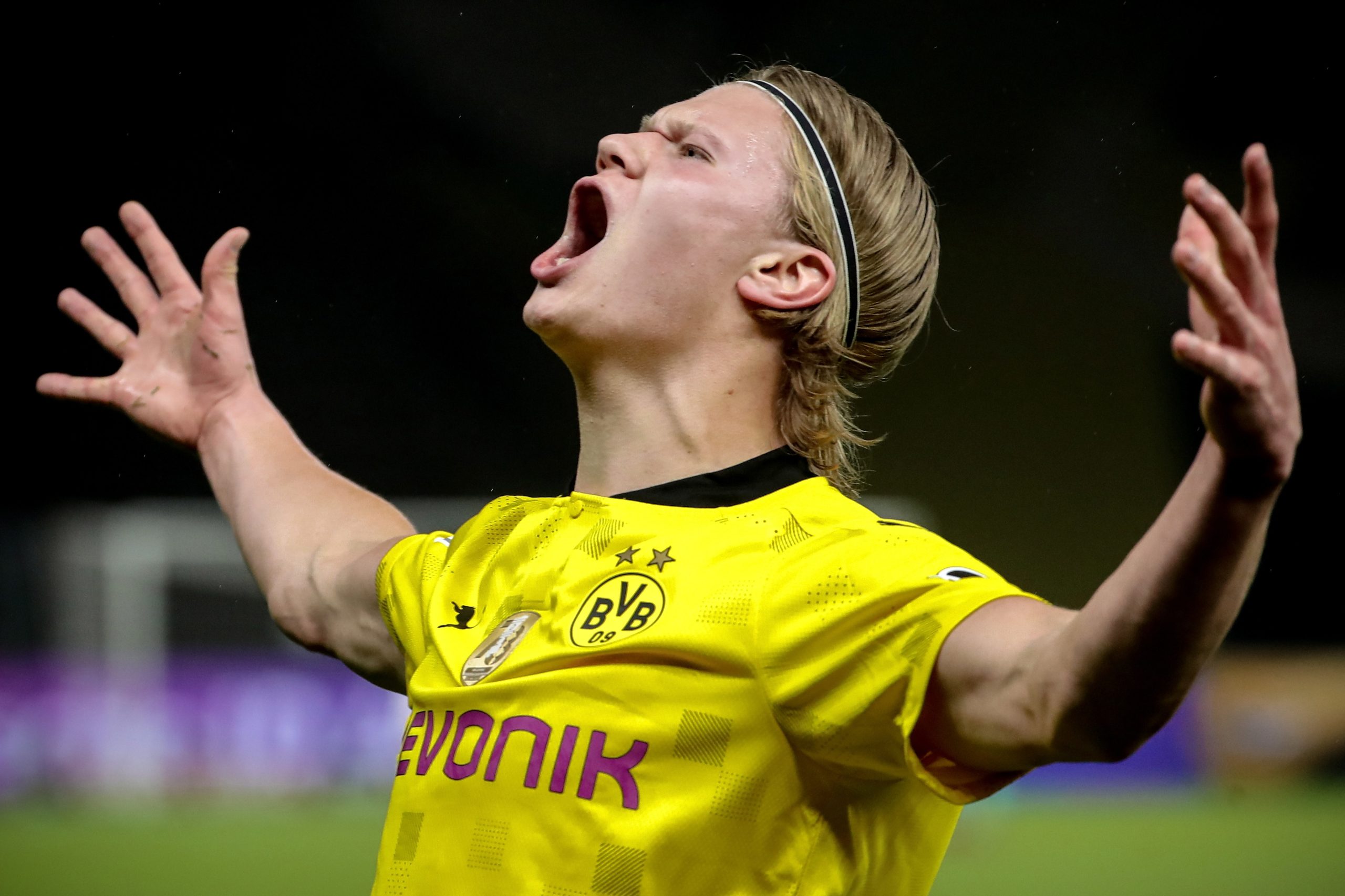 ‘Hat-trick’ de Haaland garante apuramento do Dortmund na Taça da Alemanha