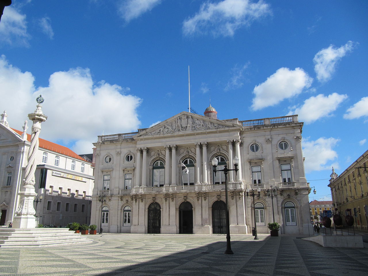 Câmara de Lisboa evita despejo de 16 famílias da rua dos Lagares