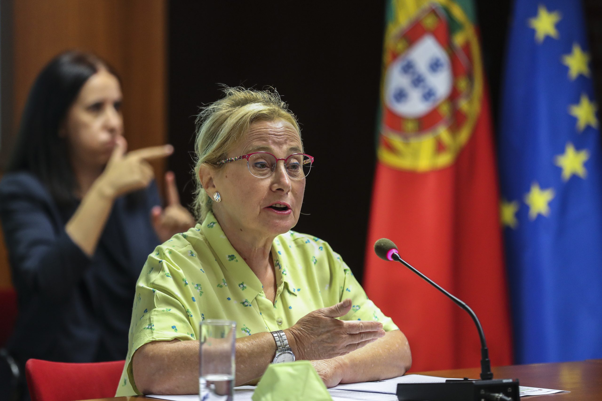Covid-19: DGS recomenda que pessoas transgénero se informem com médico sobre vacinação