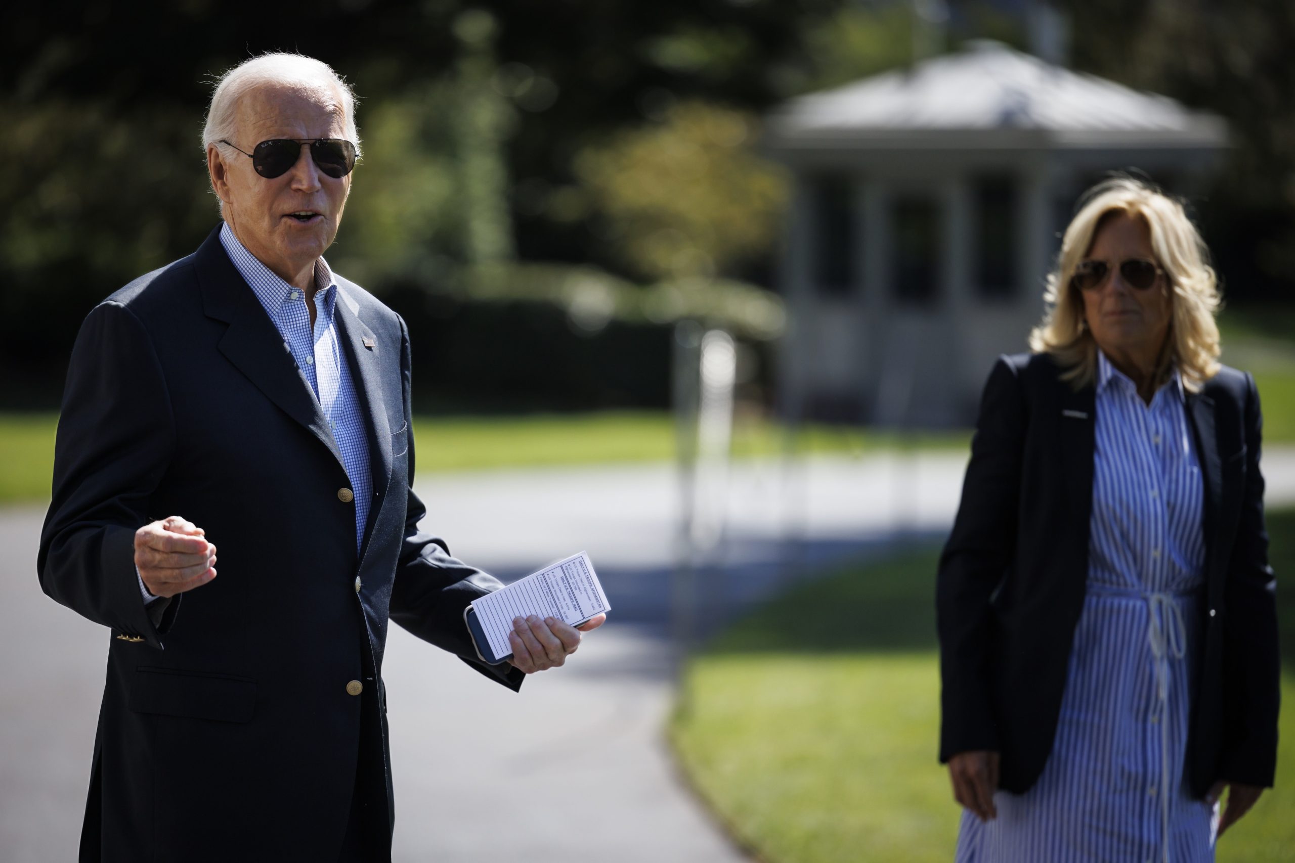 Biden visitou Flórida atingida por furacão sem encontro com DeSantis