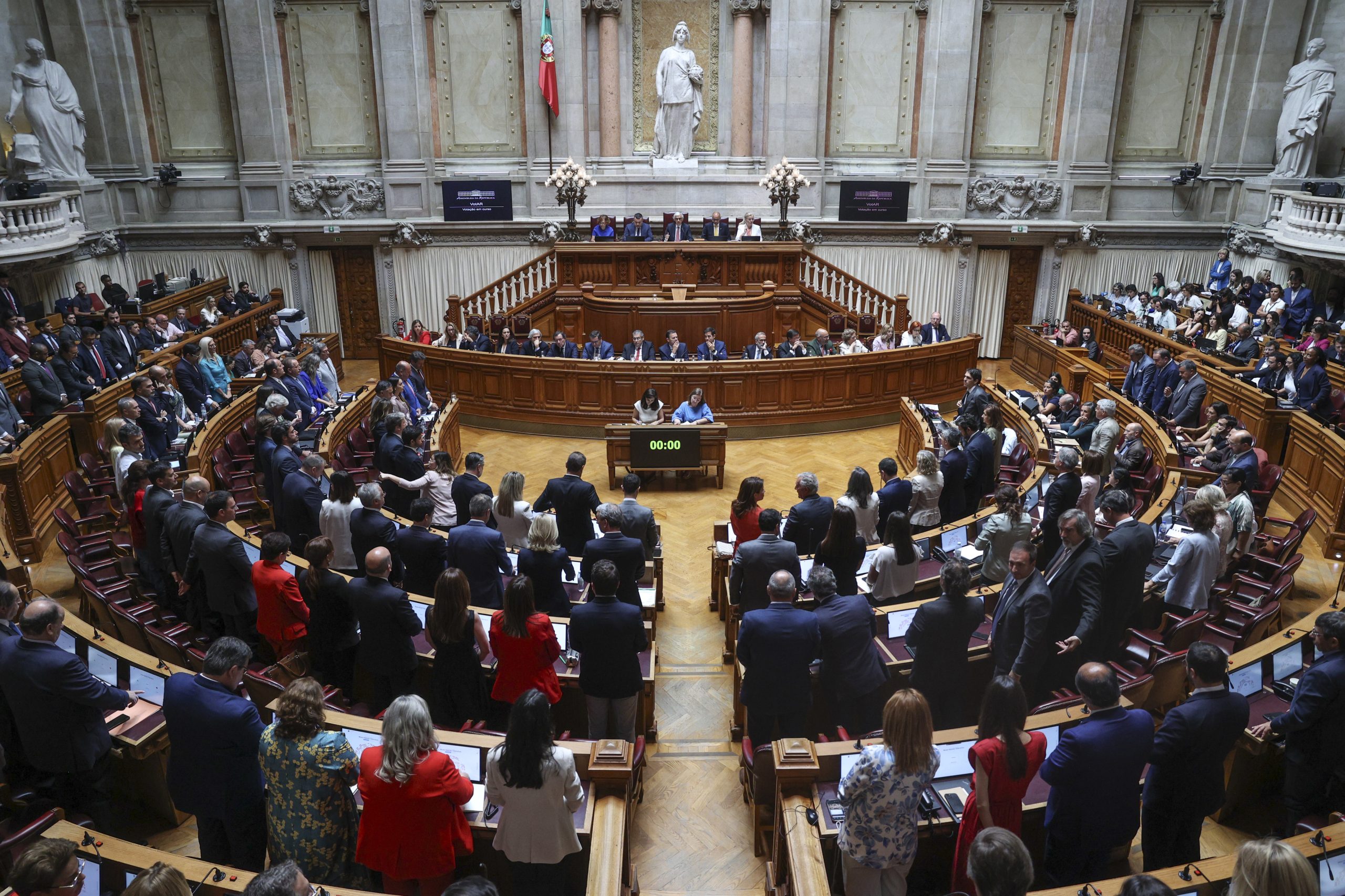 Reforma laboral regressa à concertação social com UGT e patrões em tensão