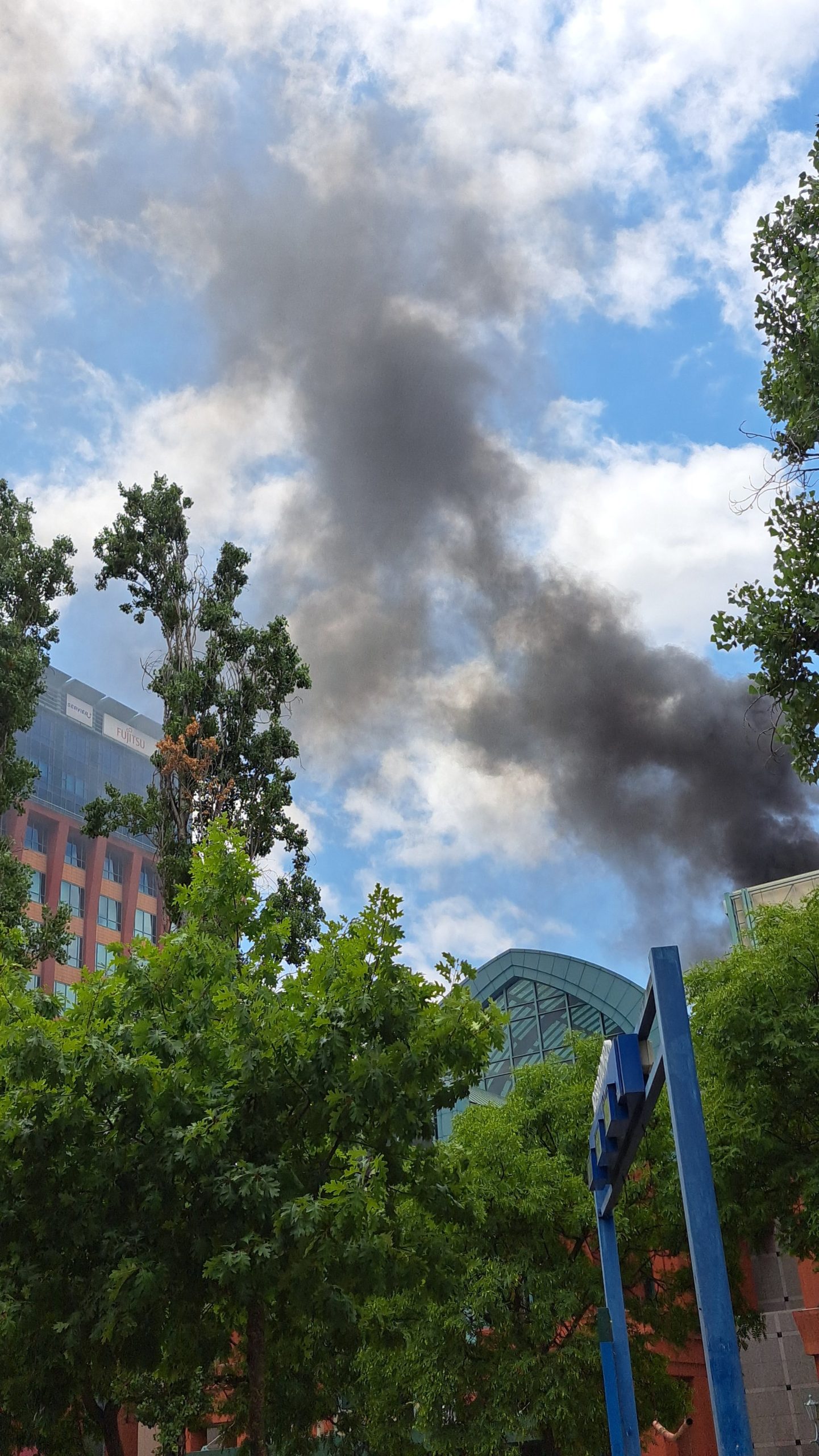 Incêndio em quadro elétrico no centro comercial Colombo. Situação está controlada