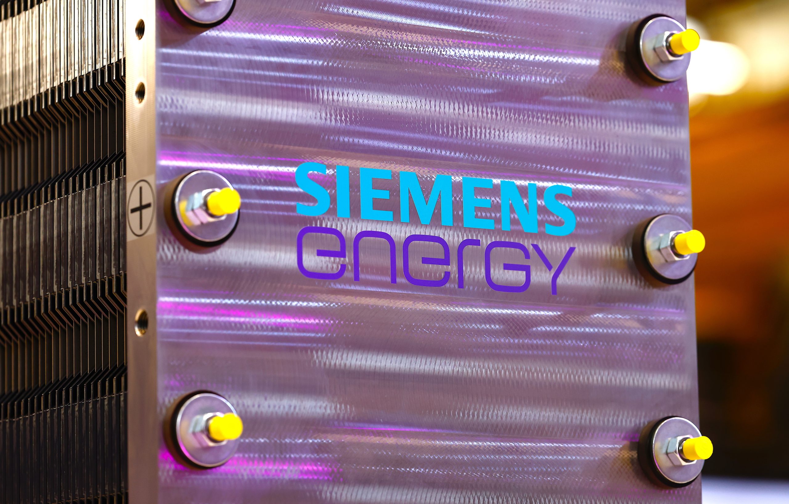Lucro do grupo Siemens quase duplica no ano fiscal de 2023 para 7.949 milhões de euros
