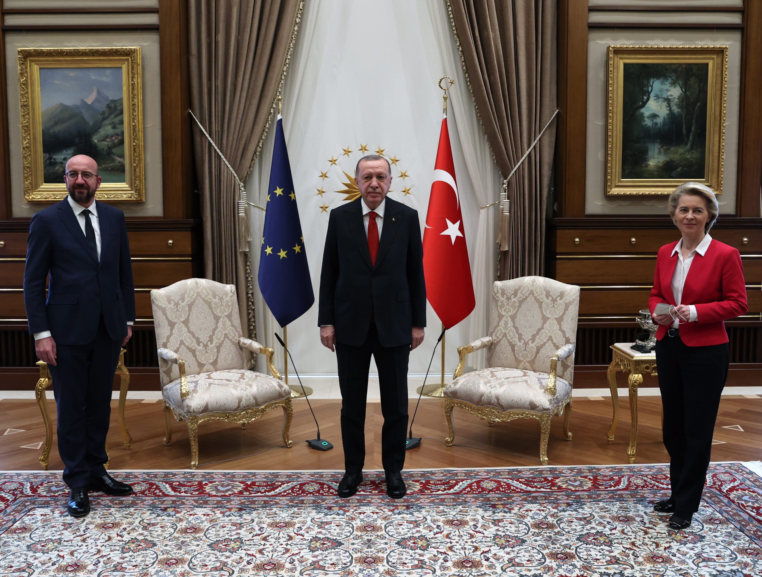 SofaGate. Turquia considera críticas injustas e diz que disposição de cadeiras partiu da equipa europeia