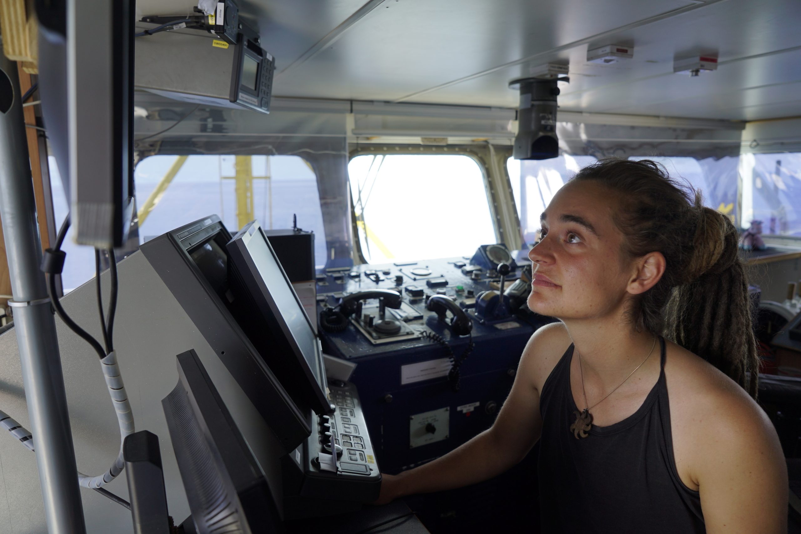 Capitã do navio que atracou em Itália com refugiados sem autorização processa Salvini