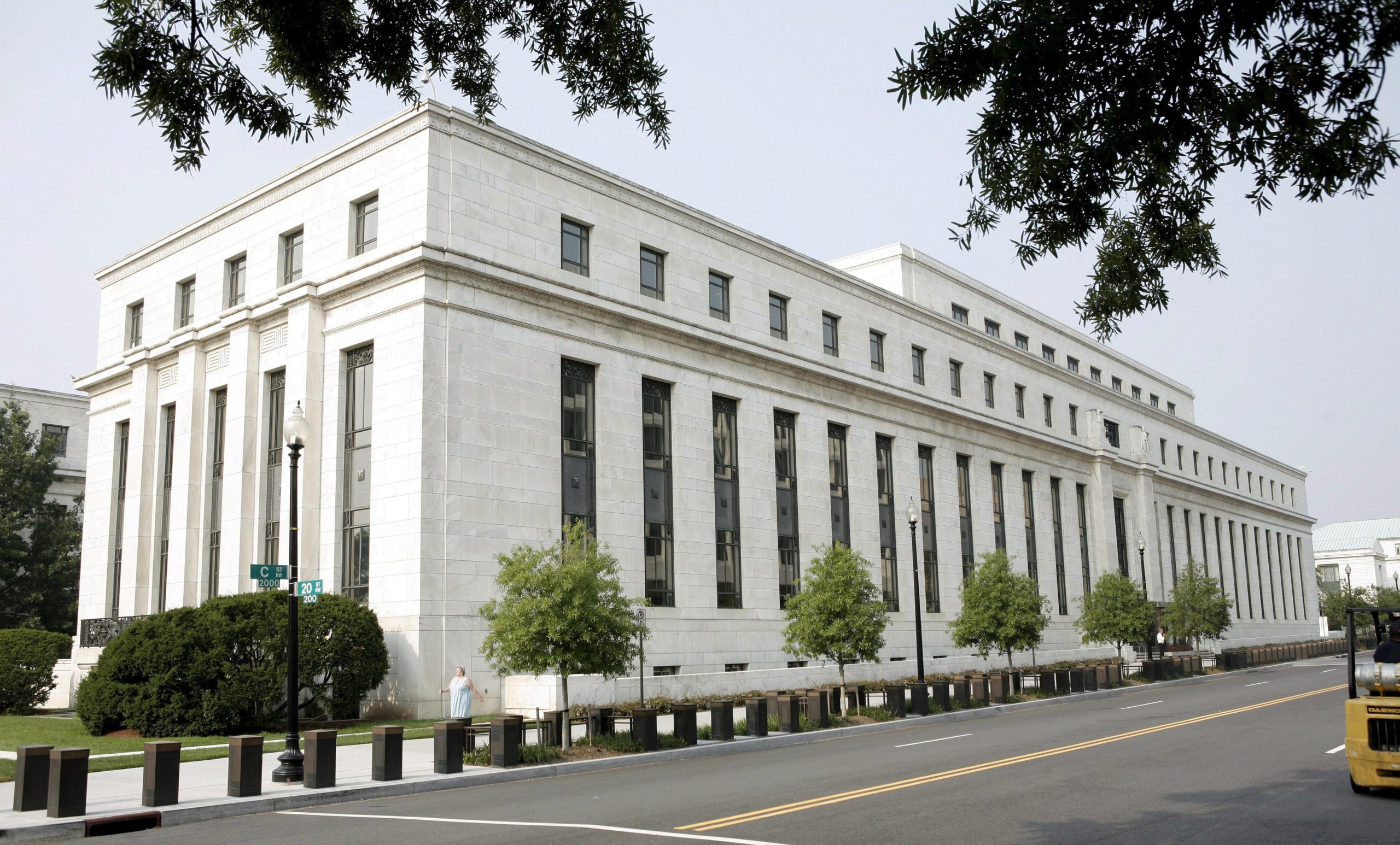 Fed prevê mais subidas das taxas de juro para travar subida de inflação nos EUA