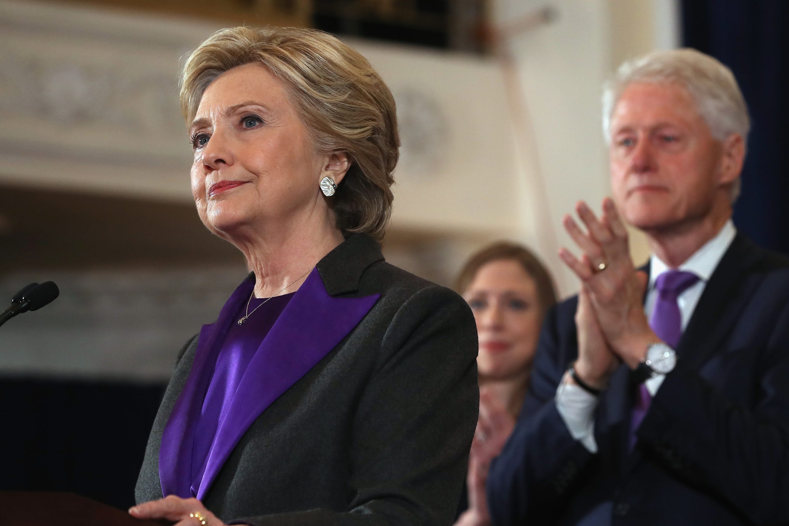 Hillary Clinton considera que devia de ter tido outra postura perante o regime sírio