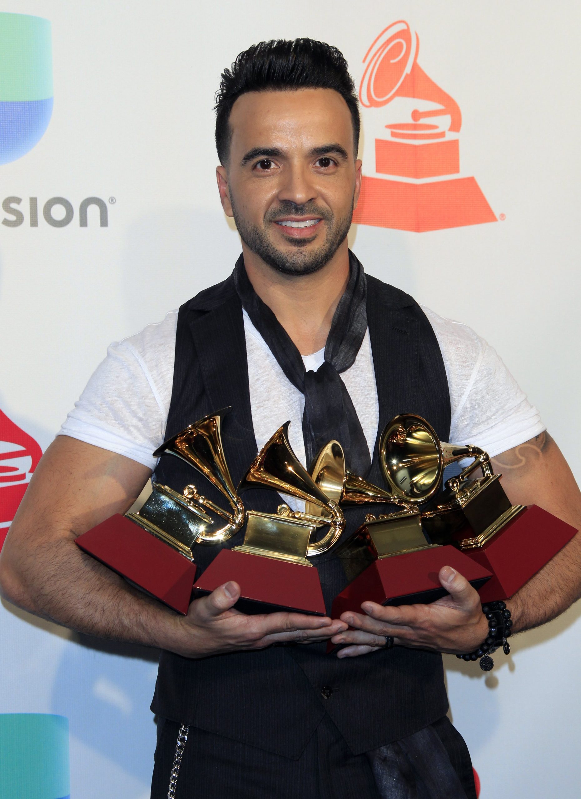 “Pasito a pasito”… Grammy Latino rendem-se ao fenómeno de “Despacito”