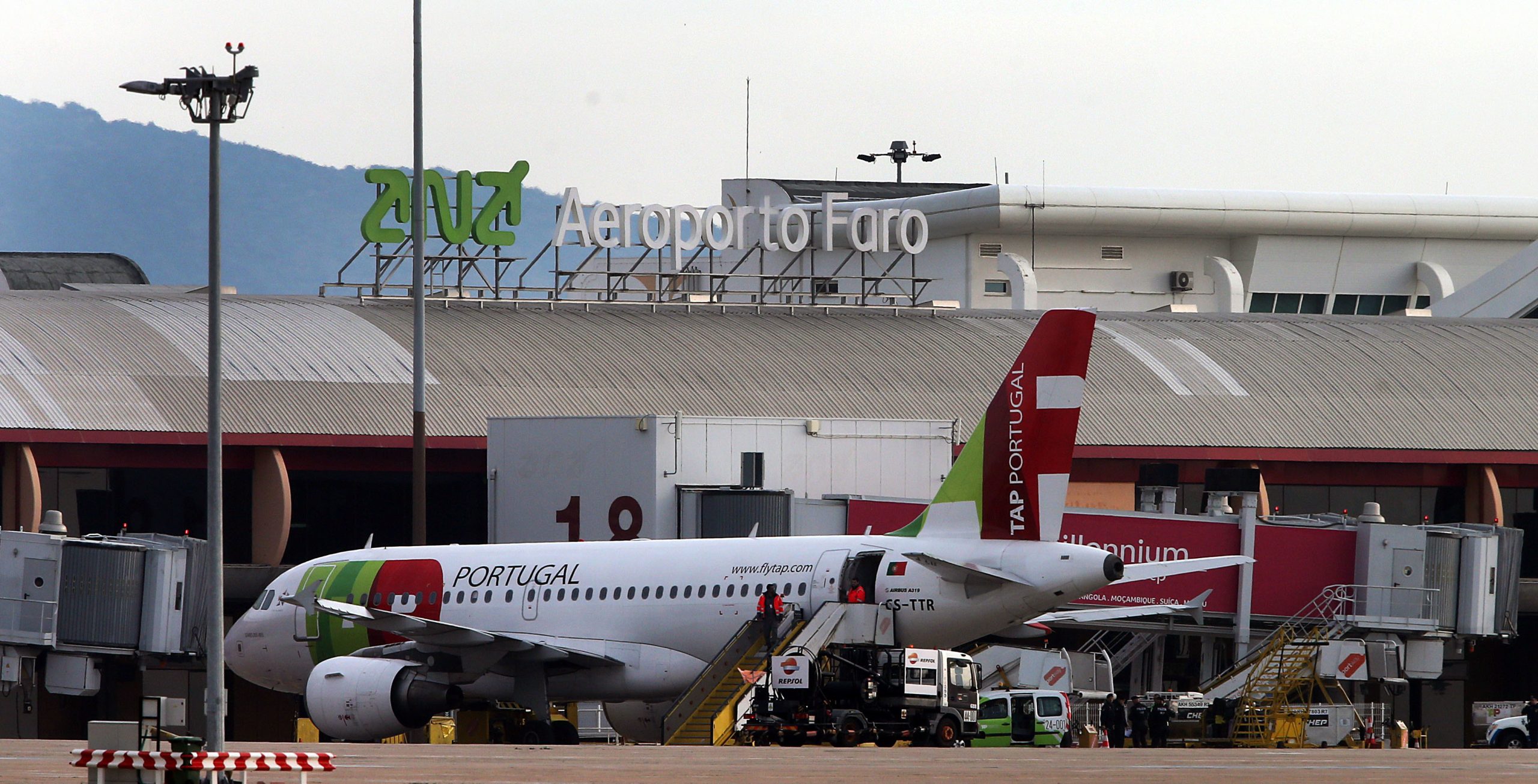 Aeroporto de Faro tinha recusado publicação de campanha que promovia destino francês