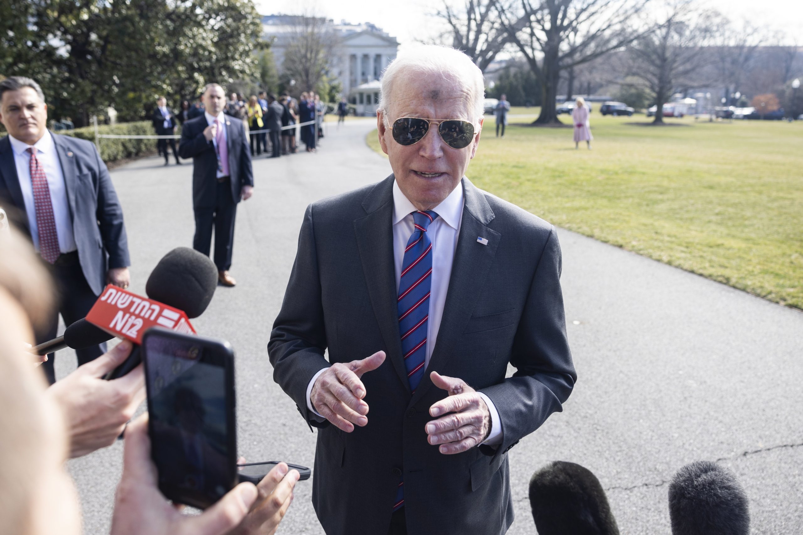 Biden não exclui proibir importação de petróleo russo para os EUA