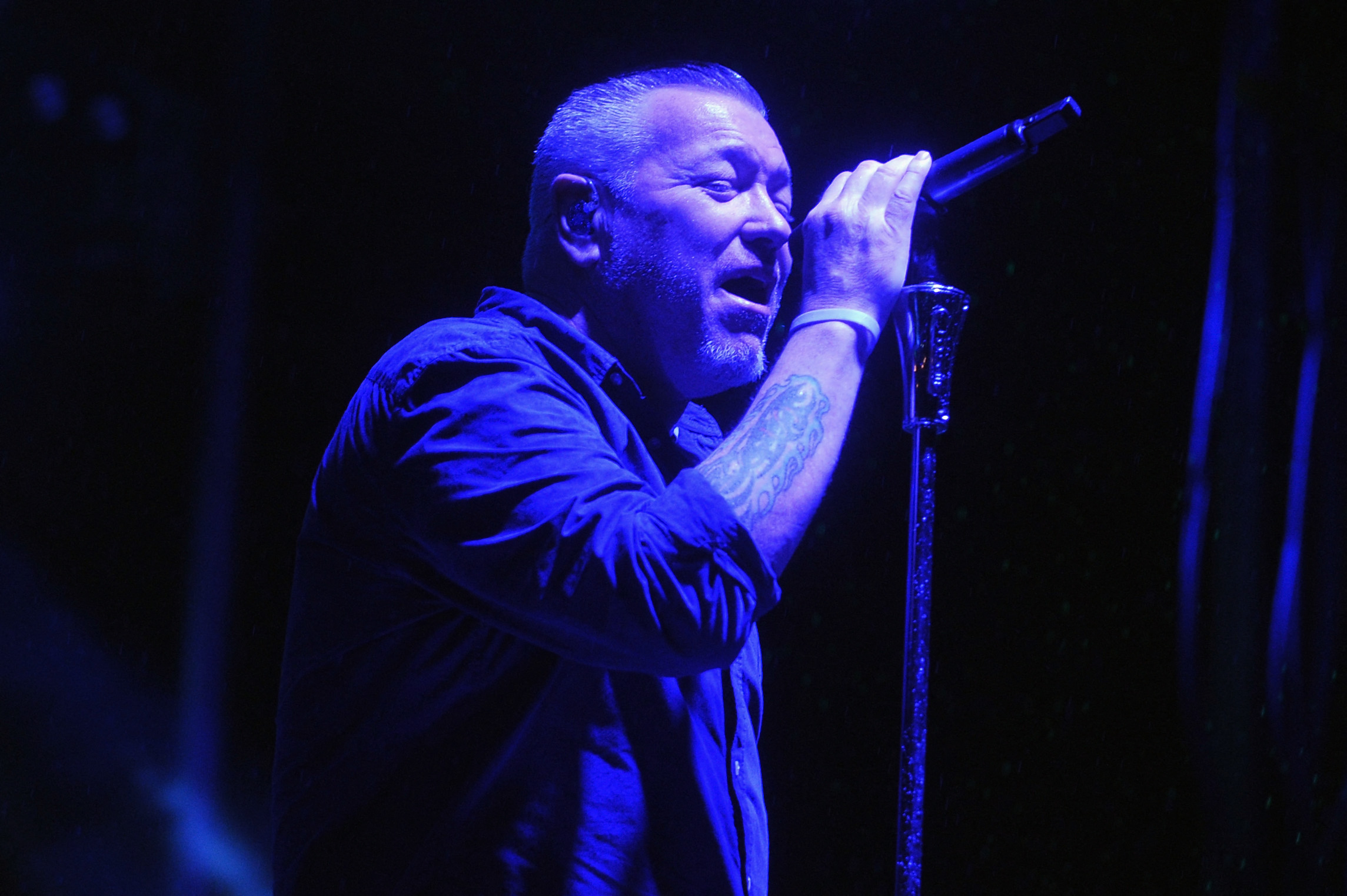 Vocalista dos Smash Mouth morre aos 56 anos