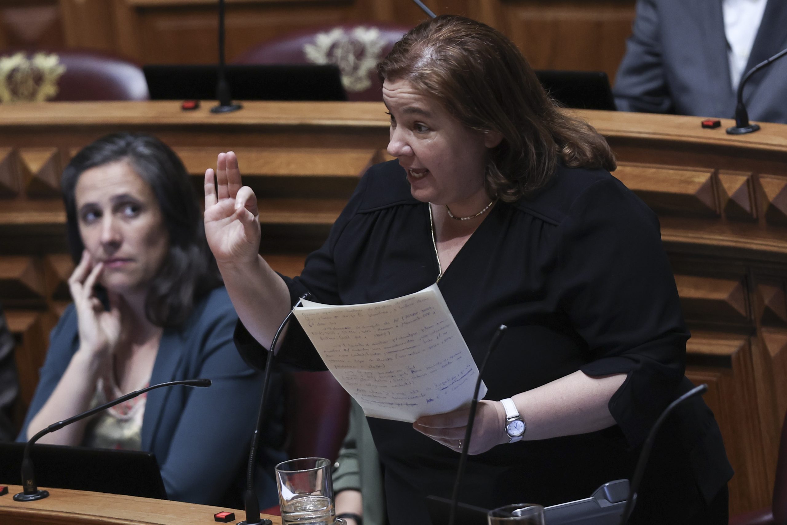 Alexandra Leitão avisa que PS não aprovará “orçamento de direita”