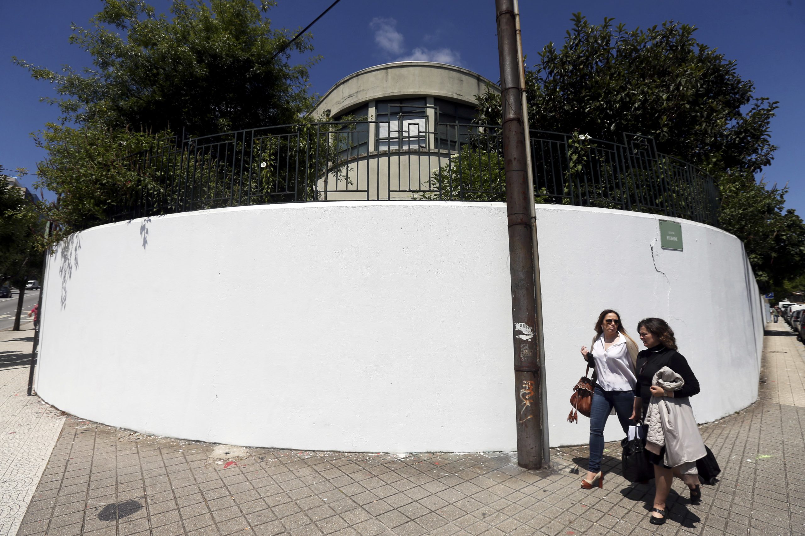 Sindicato denuncia escola do Porto que demitiu funcionários homologados no concurso de precários