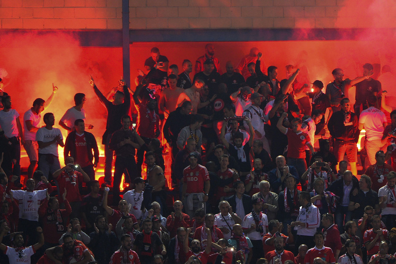 Adeptos do Benfica suspeitos de ter espancado e violado jovem de 16 anos