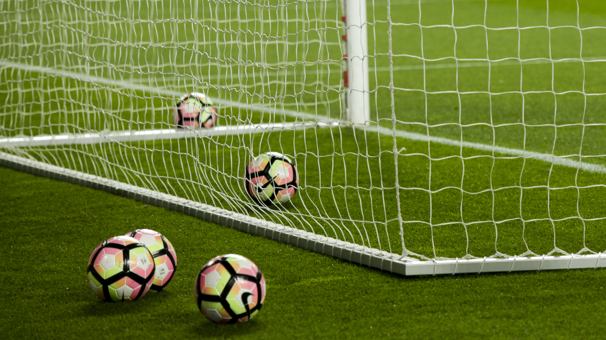 Metade dos futebolistas não são pagos pelos seus clubes. A revelação é feita pela Fifpro