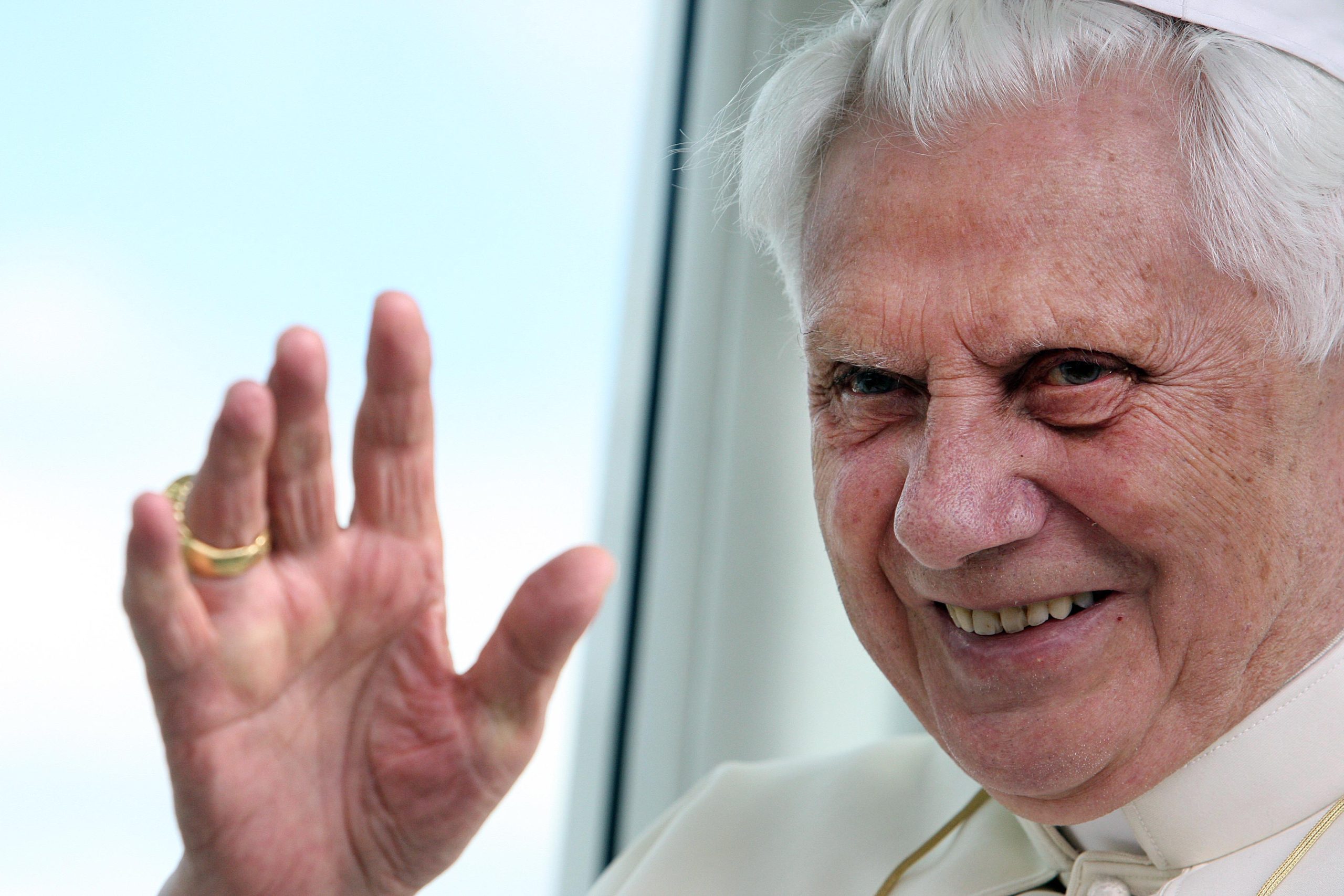 Bento XVI, o Papa dos “nãos” e da mão firme numa Igreja em crise
