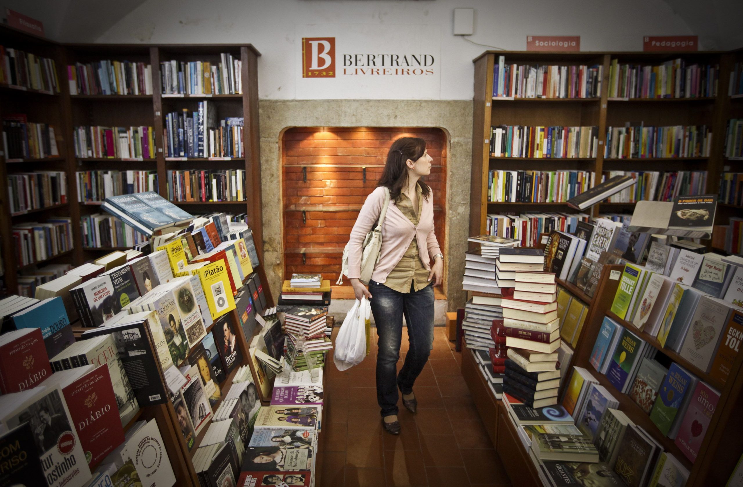 “História da Menina Perdida”, de Elena Ferrante, é o Livro do Ano Bertrand