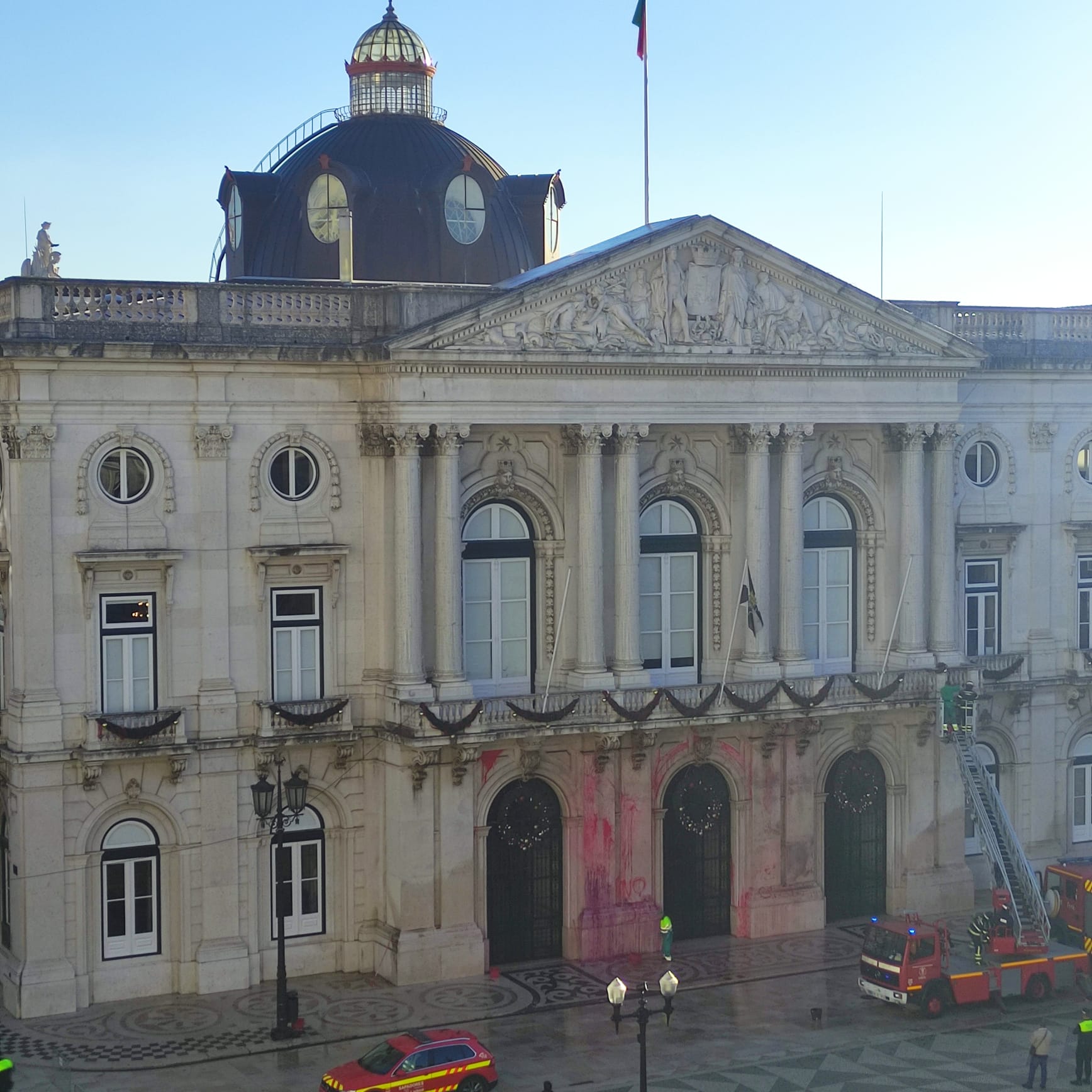 Ministério Público deduz acusação contra suspeito de hastear bandeira da Palestina na Câmara de Lisboa