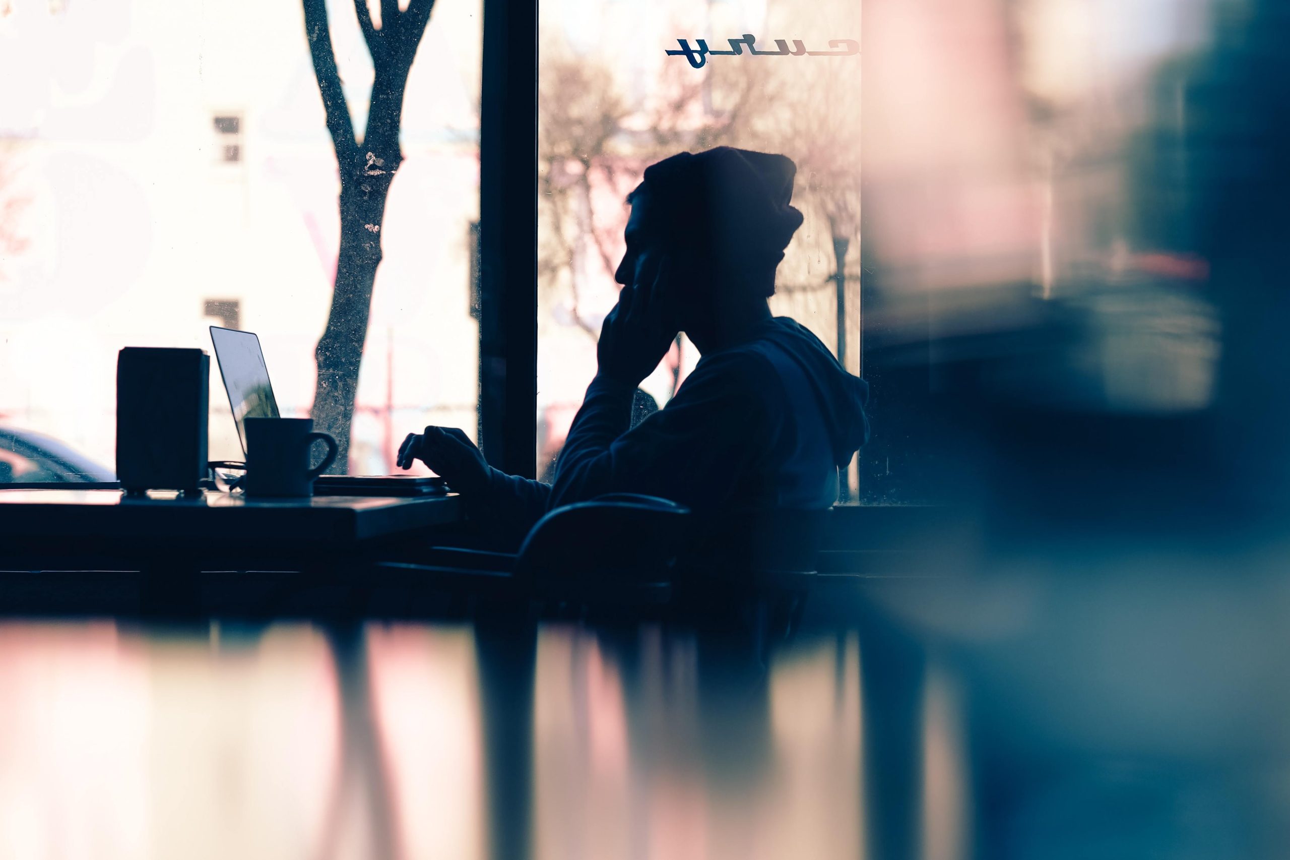Teleperformance despede 240 trabalhadores através de videoconferência