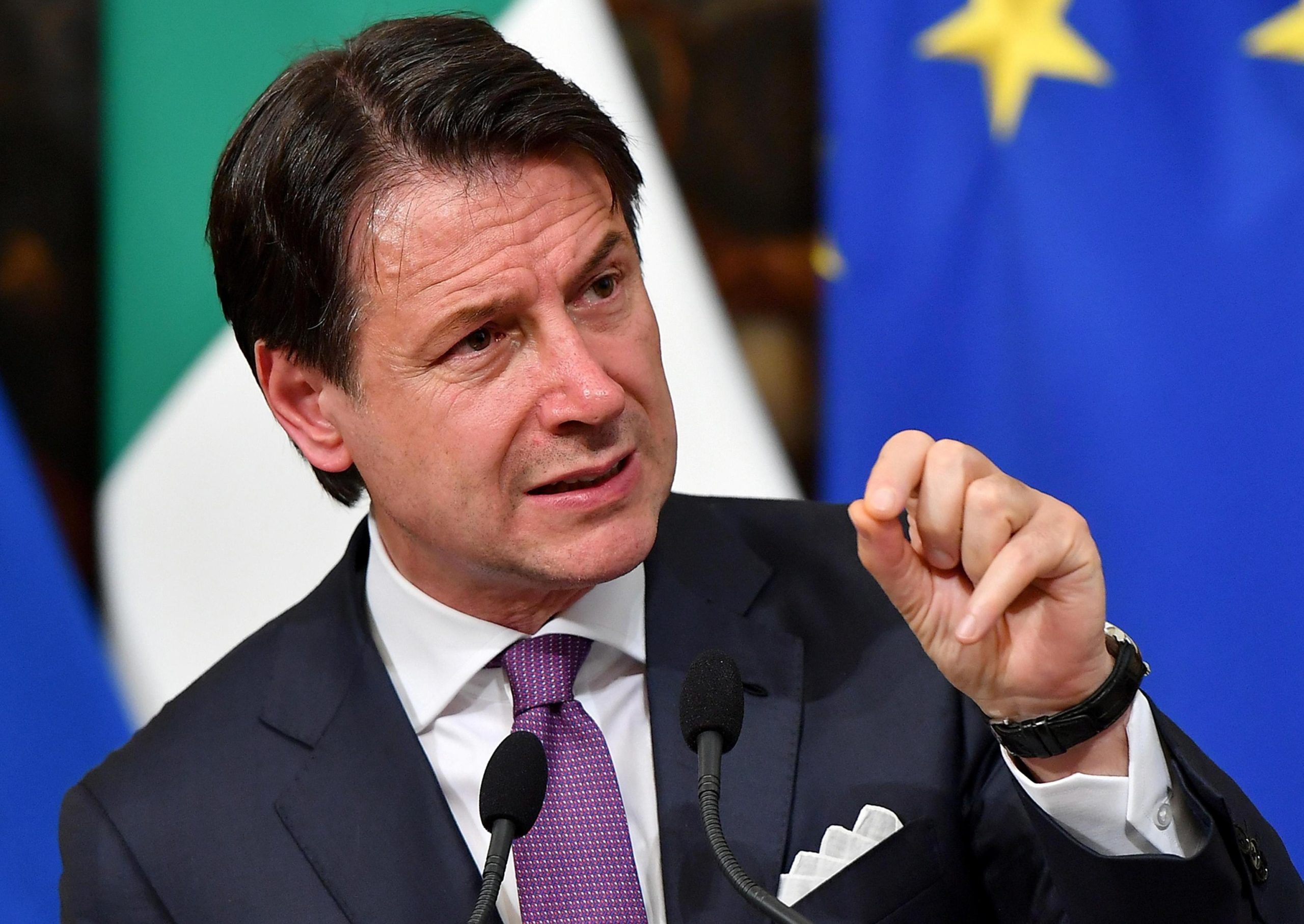 PM italiano ameaça demitir-se caso partidos da coligação não resolvam divergências