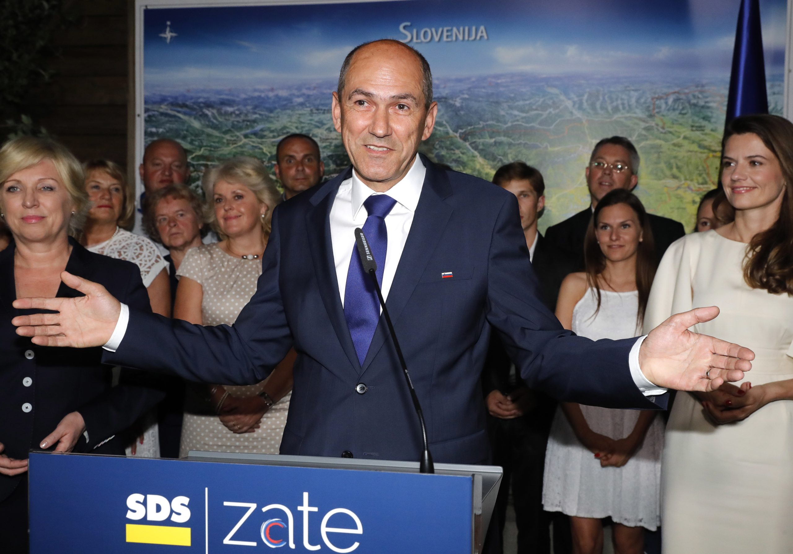 Conservador Janez Jansa vence na Eslovénia mas sem maioria