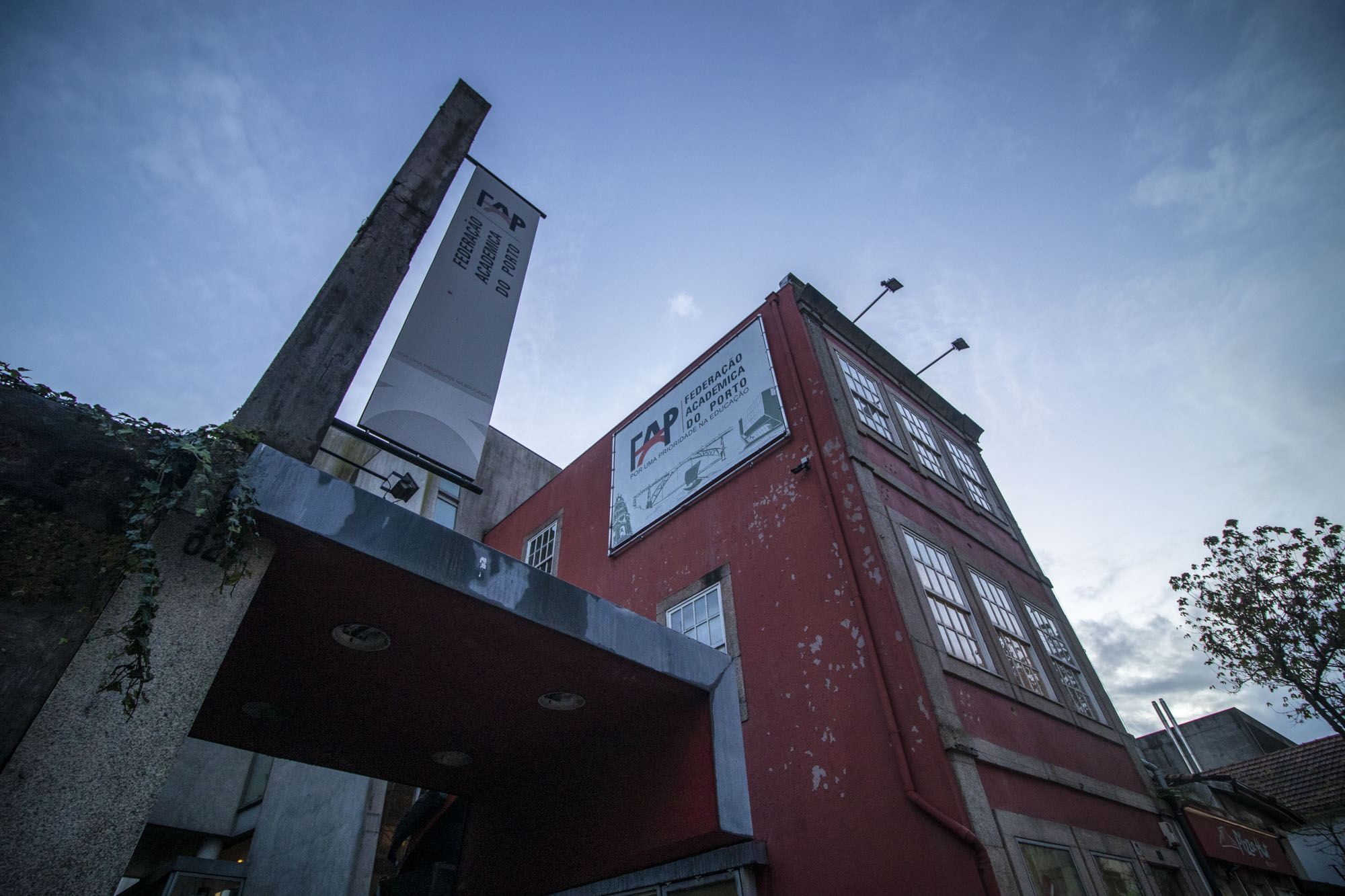 Federações académicas de Porto e Lisboa reagem às declarações da tutela sobre a praxe
