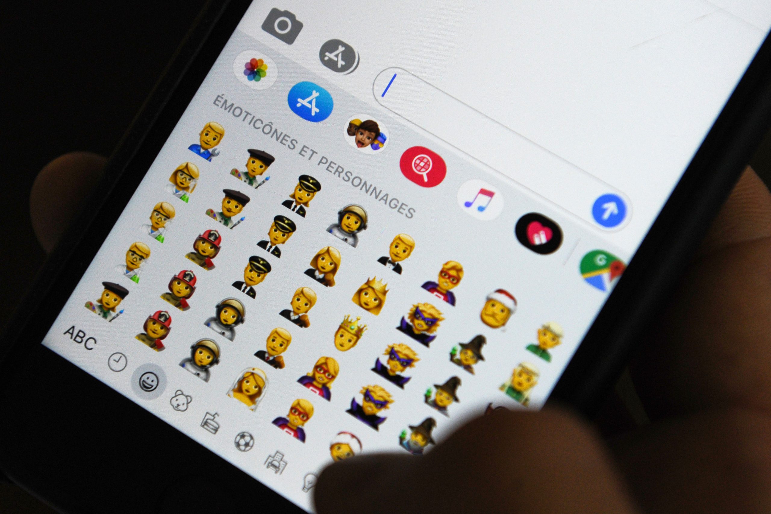Não percebe o significado oculto dos ‘emojis’ usados pelos jovens? Este tradutor ajuda