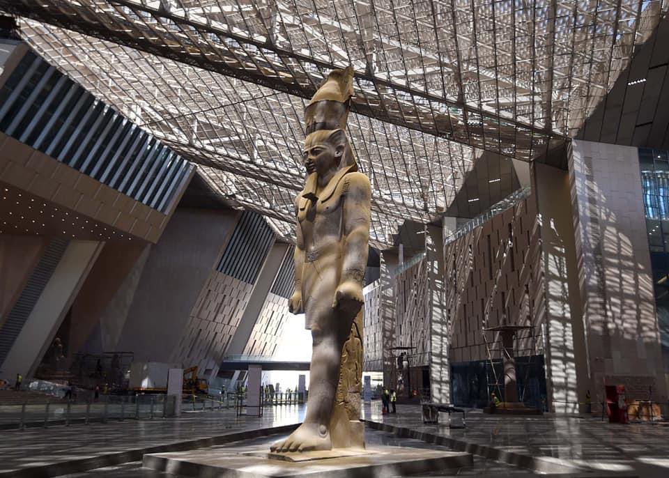 Egito inaugura o Grande Museu Egípcio, com exposição completa do túmulo de Tutankhamon pela primeira vez