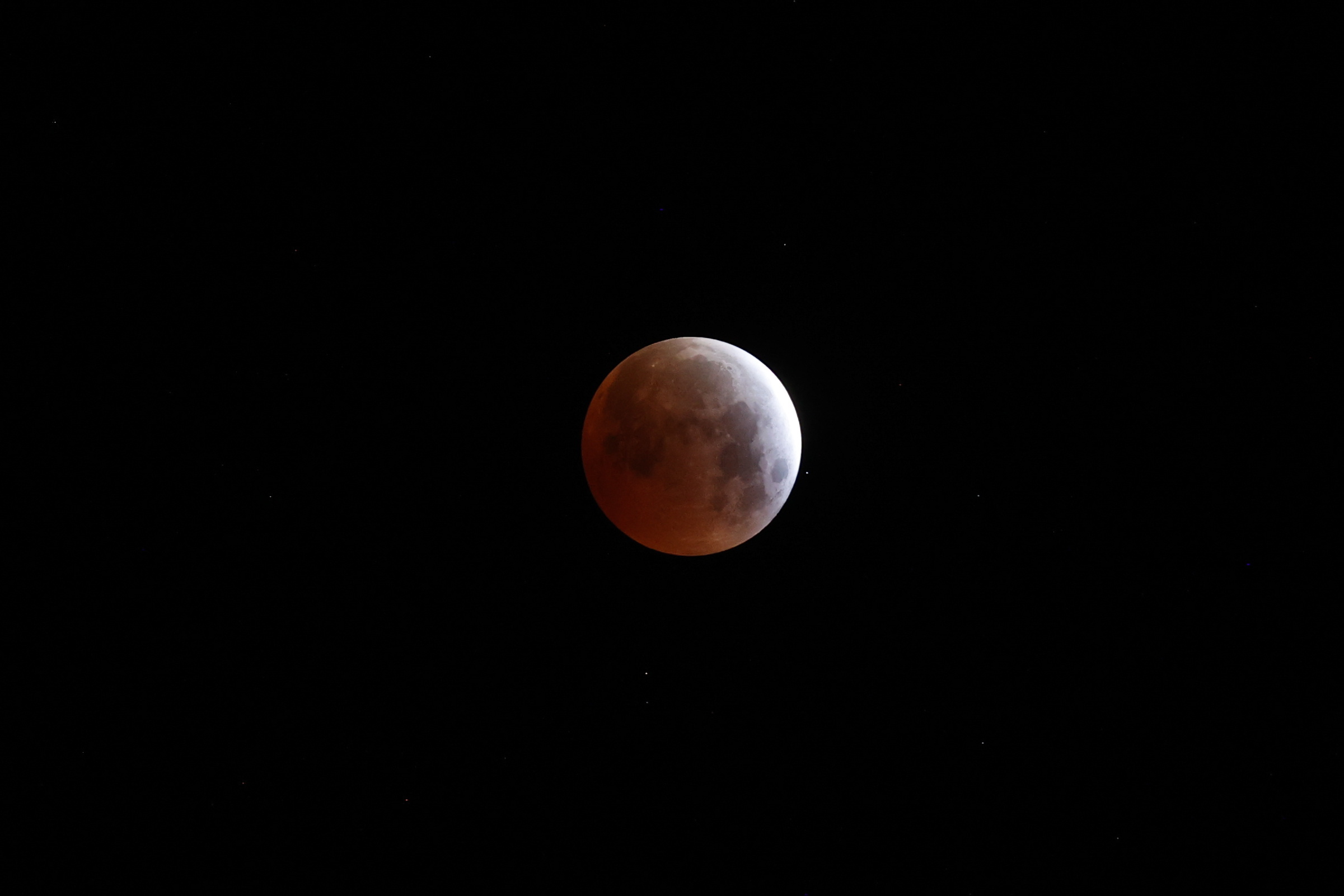 Maior cratera da Lua formou-se há 4,25 mil milhões de anos