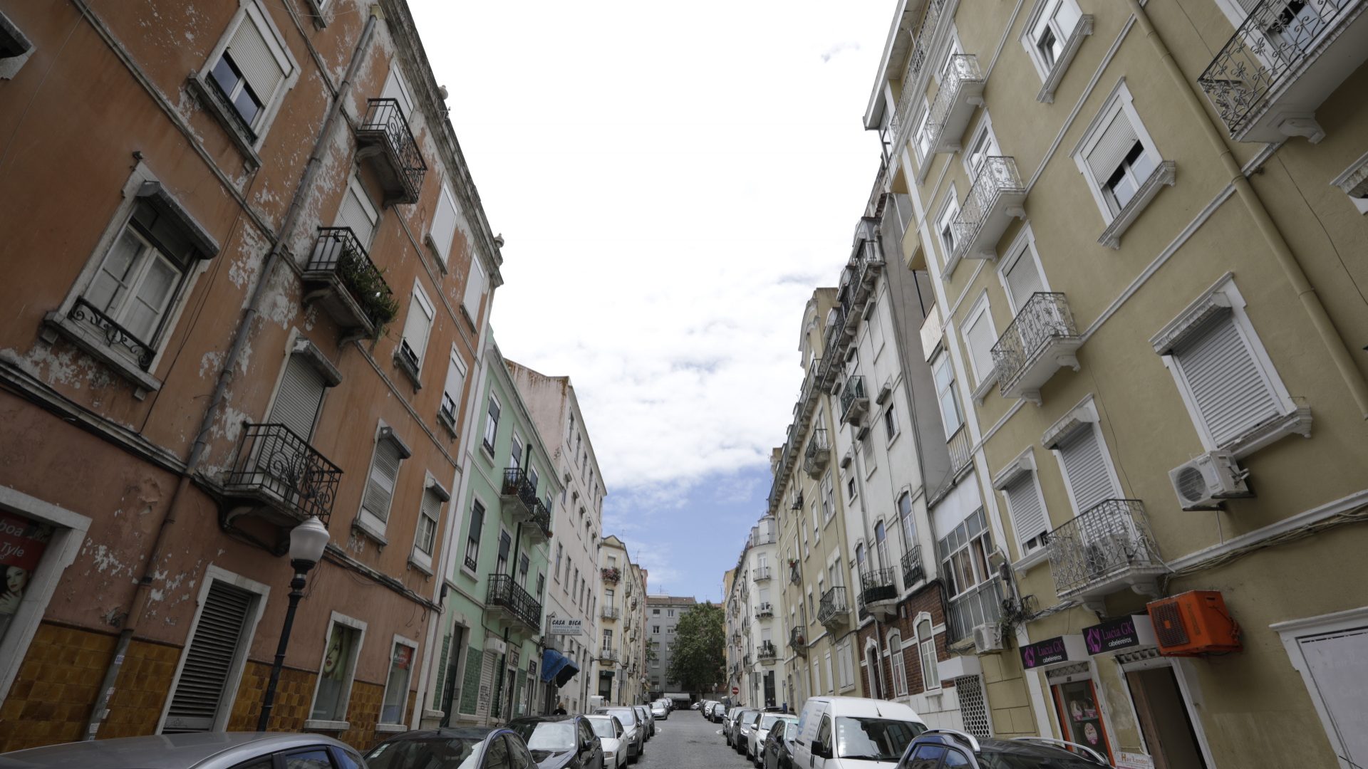 Cadáver, em elevado estado de decomposição, encontrado junto ao miradouro da Penha de França