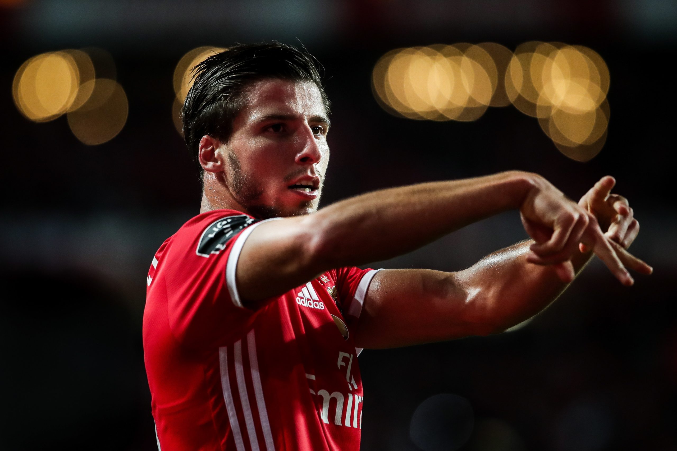 Rúben Dias prolonga contrato com o Benfica até 2024