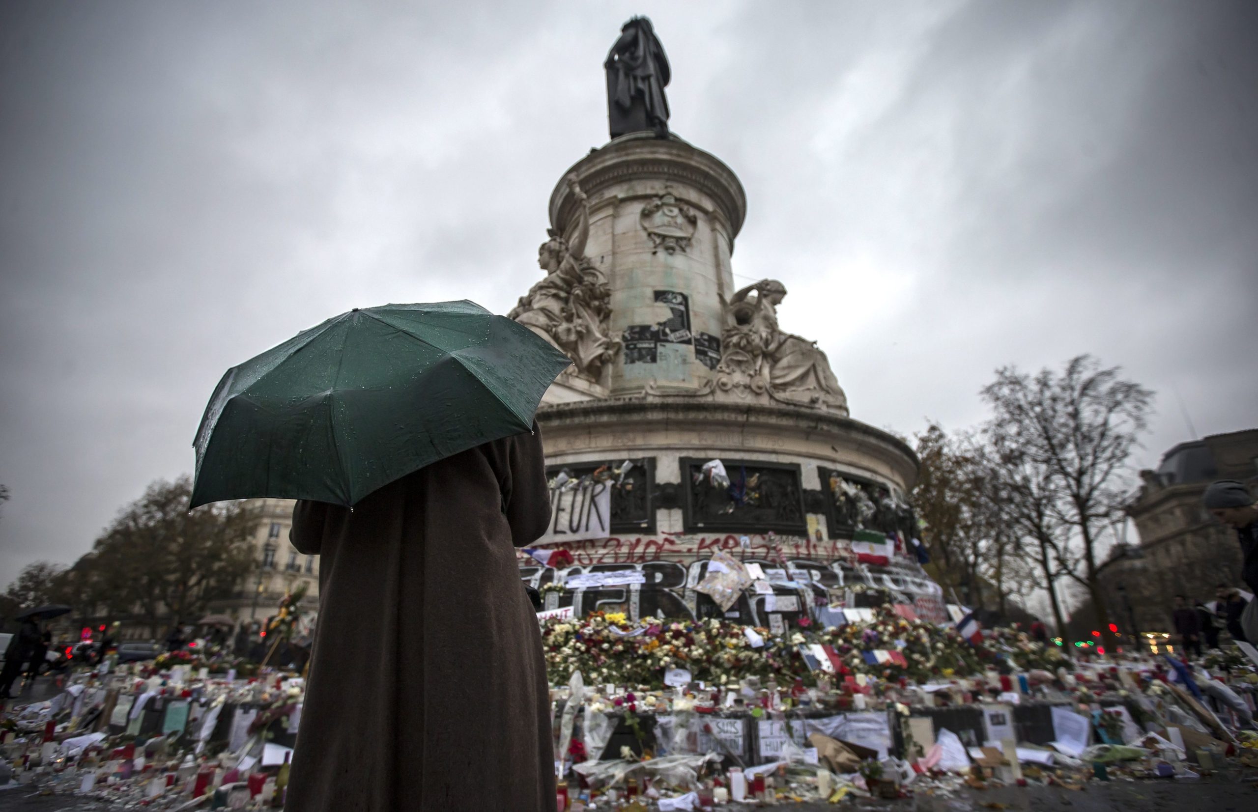 10 anos depois do terror em Paris há novos detidos e homenagens