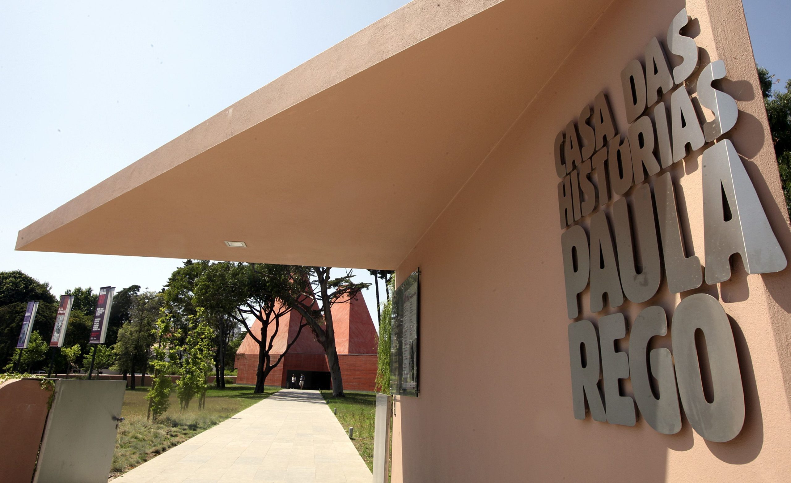 Casa das Histórias procura “Cães de Barcelona” para exposição de Paula Rego