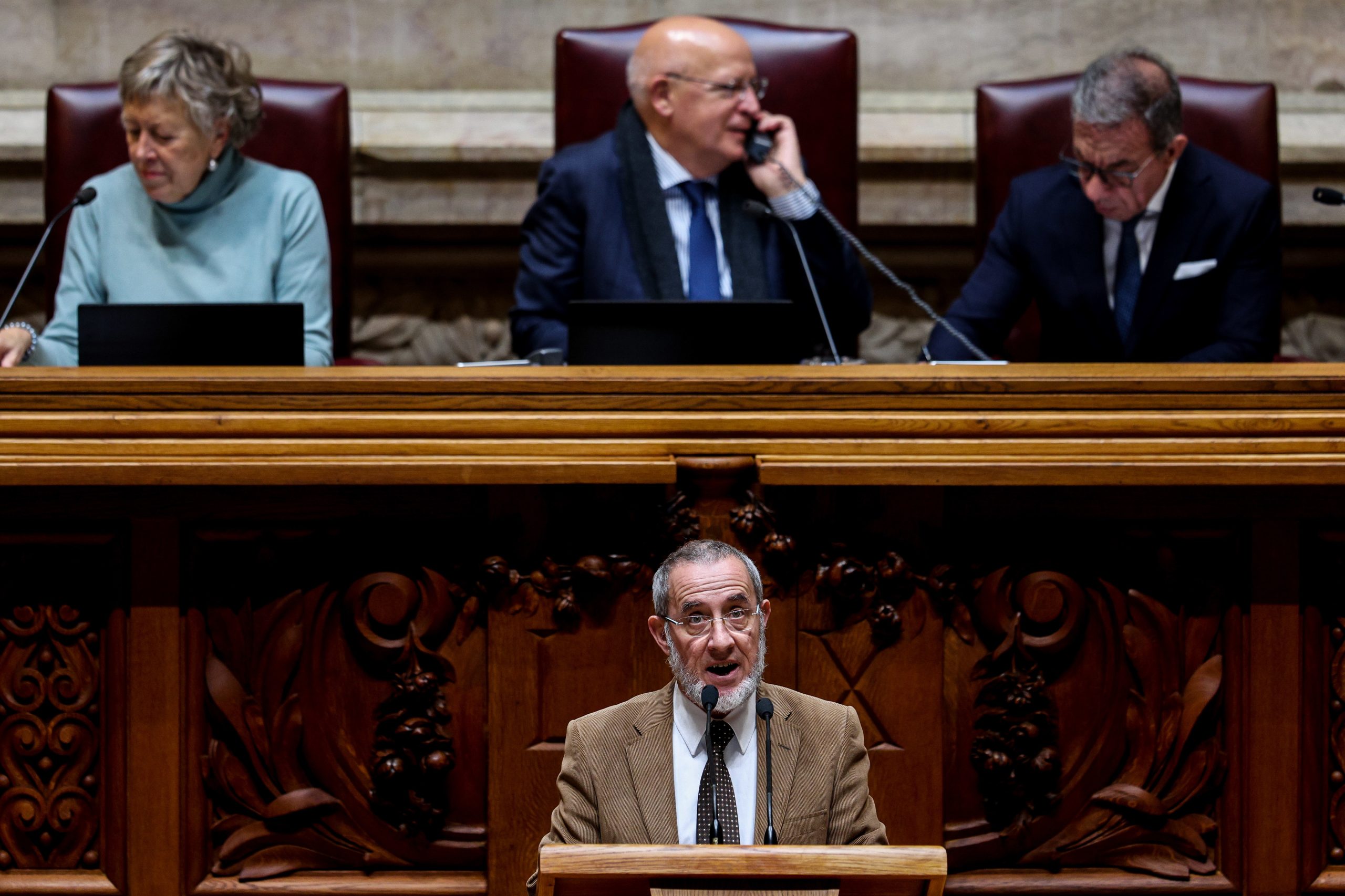 PCP propõe salário mínimo de 910 euros em janeiro e 1.000 euros até final de 2024